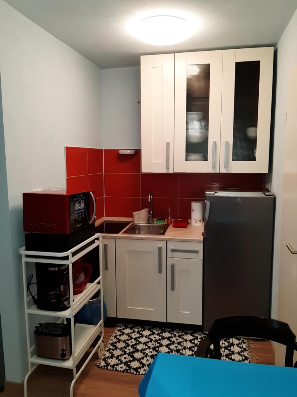 Orange Cube Apartment - Self check in - Free parking