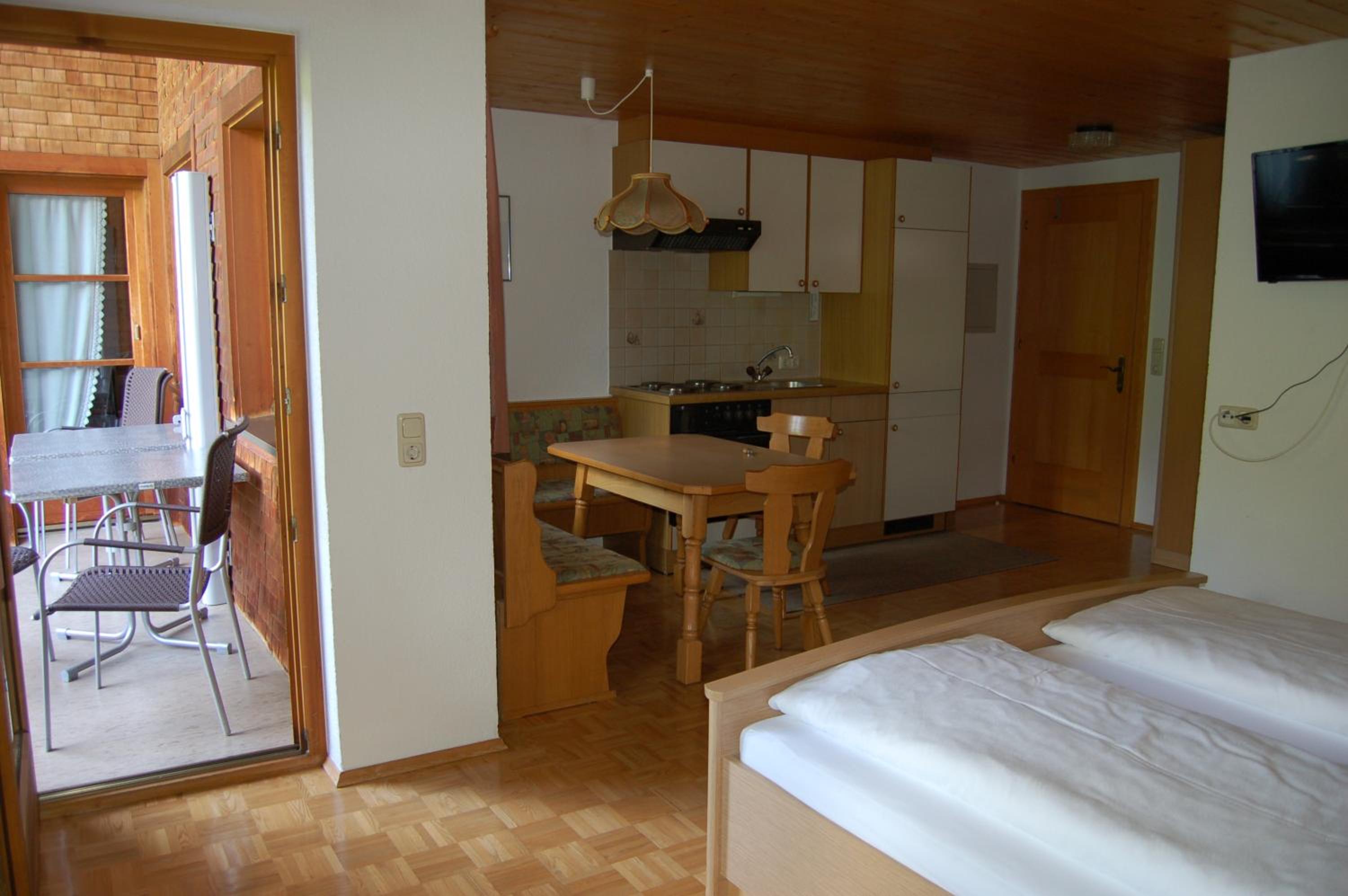 Appartements Karin Mitten im Grünen view 5