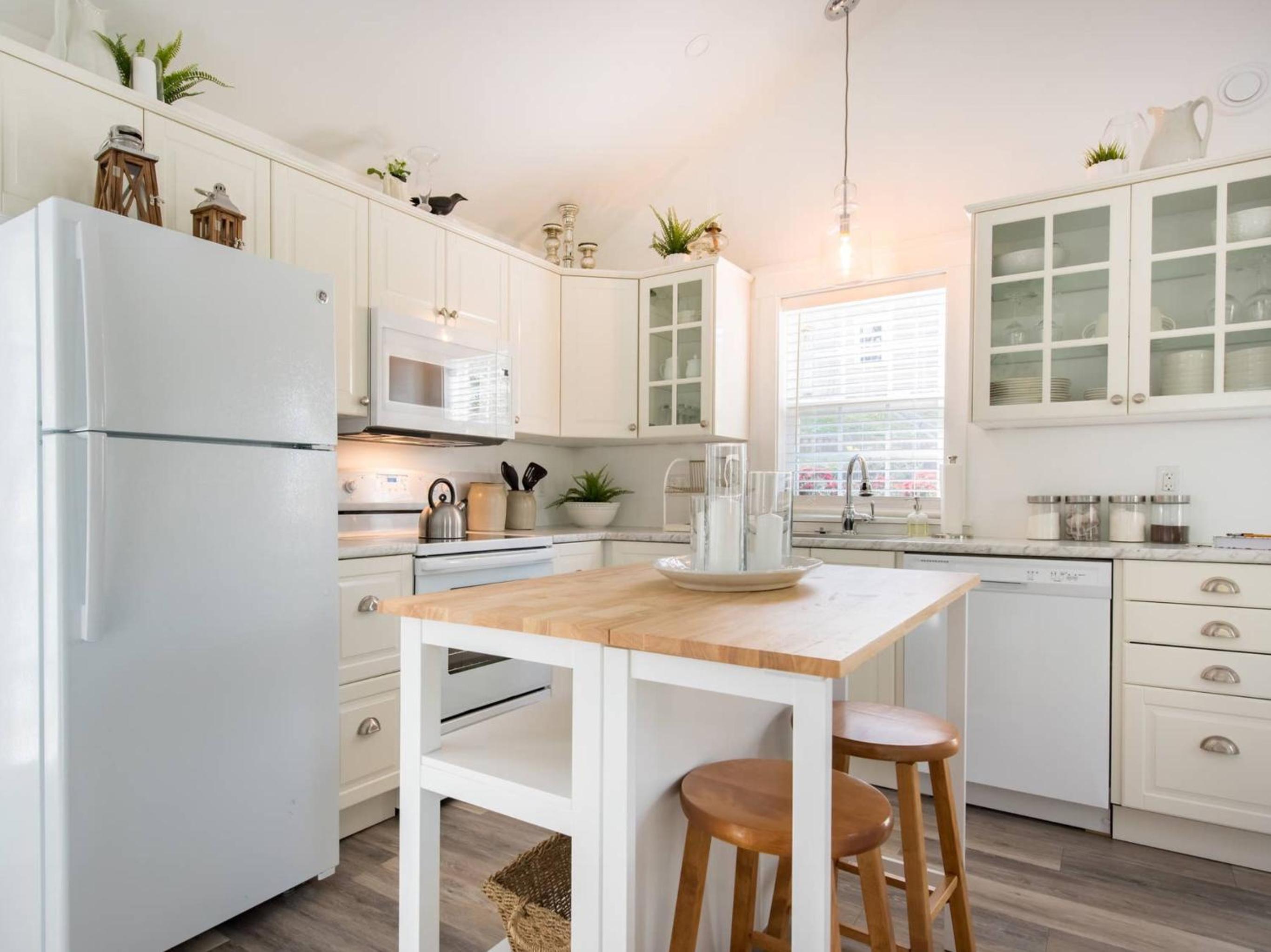 Mahone Bay Hide-Away