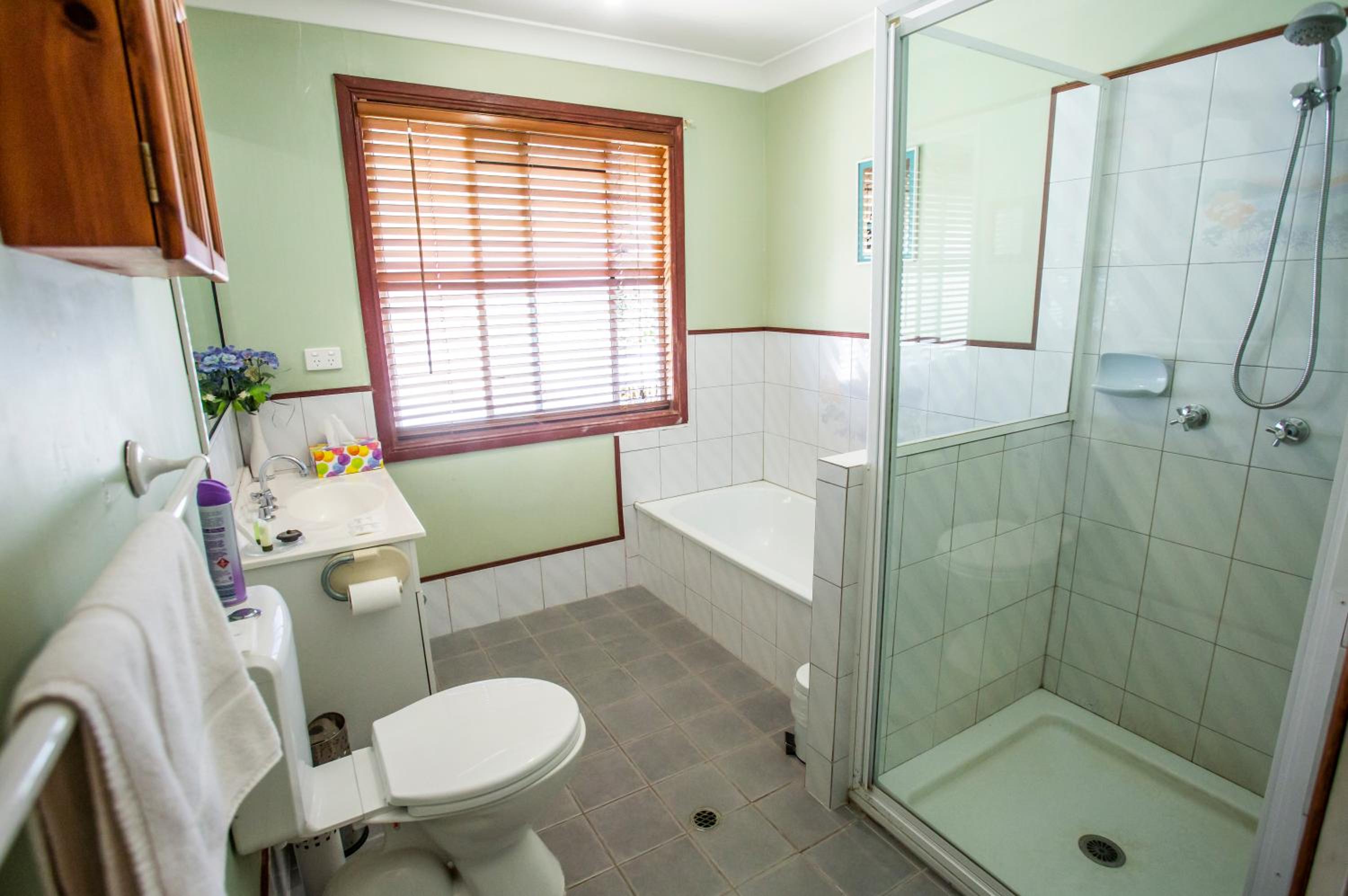 Ainslie Manor Guest House