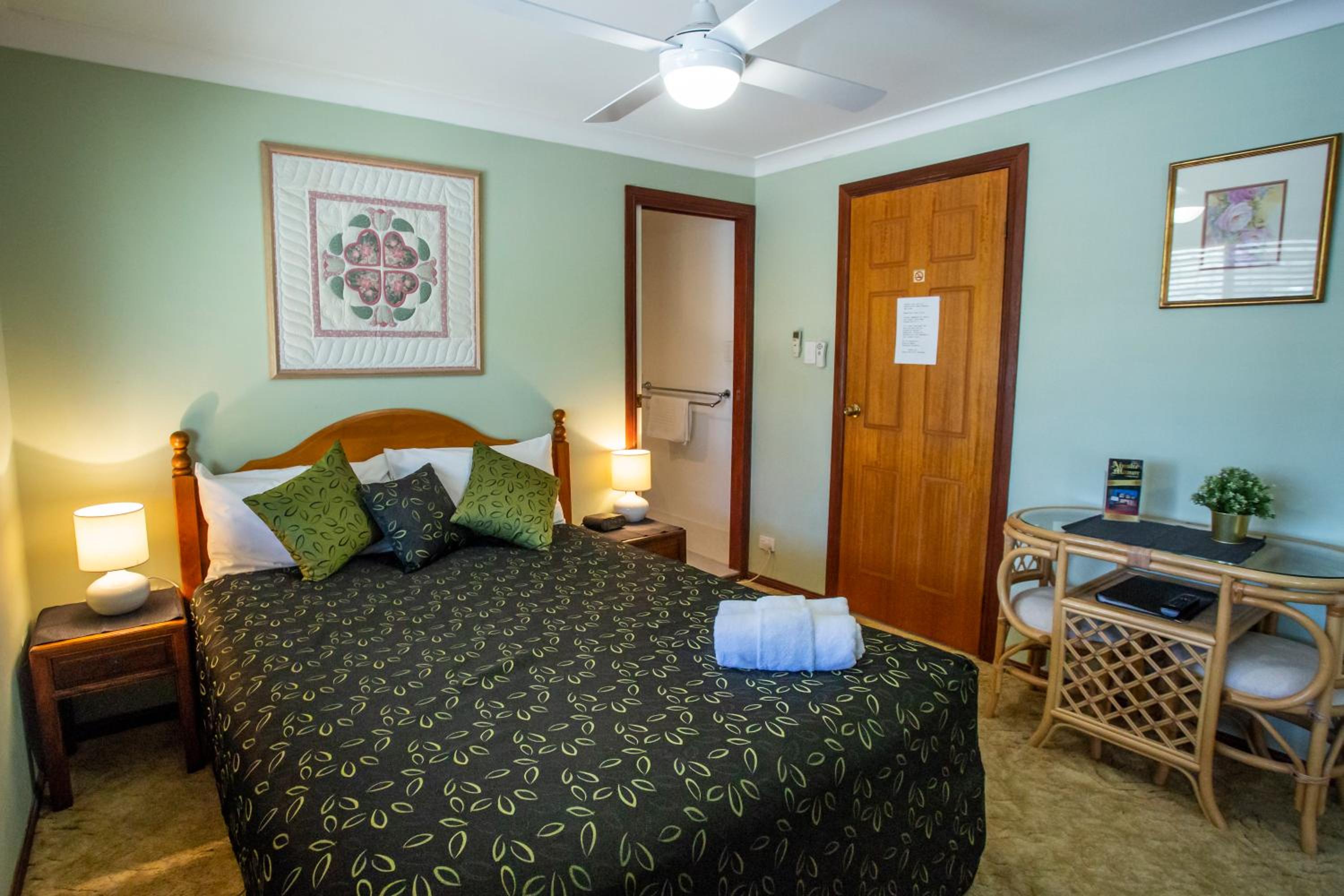 Ainslie Manor Guest House