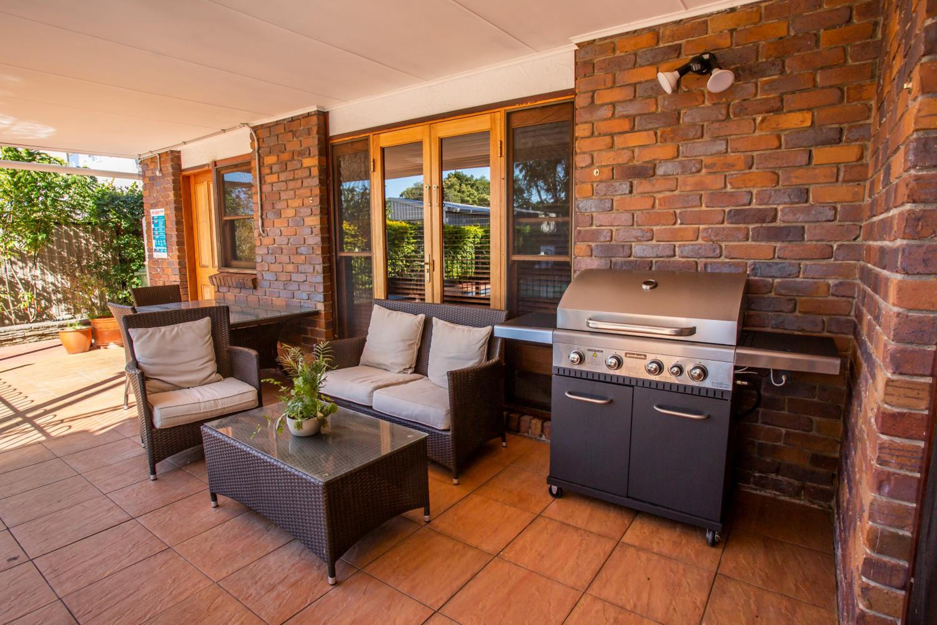 Ainslie Manor Guest House