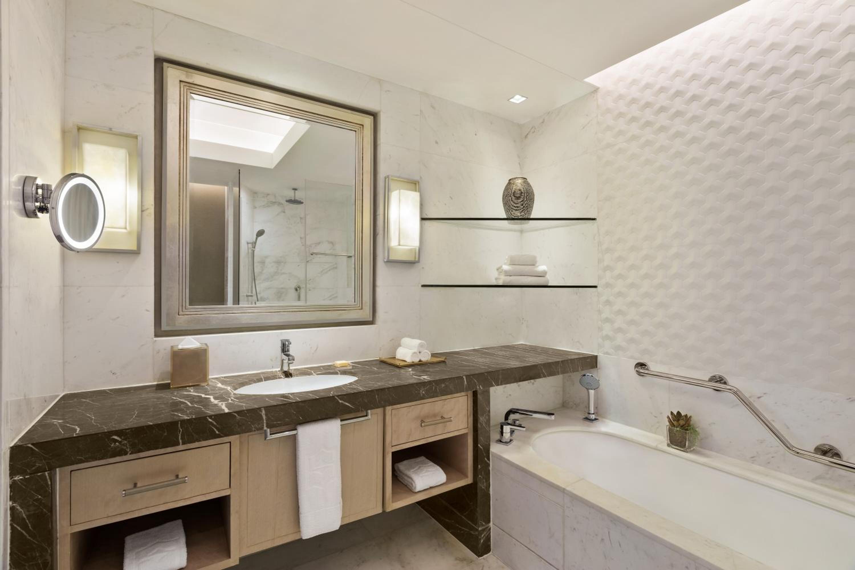 Shangri-La The Fort, Manila 13