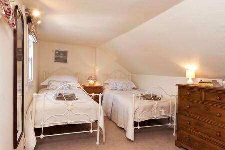 The Old Post Office - Parking Available - 75 meters Estuary view 2