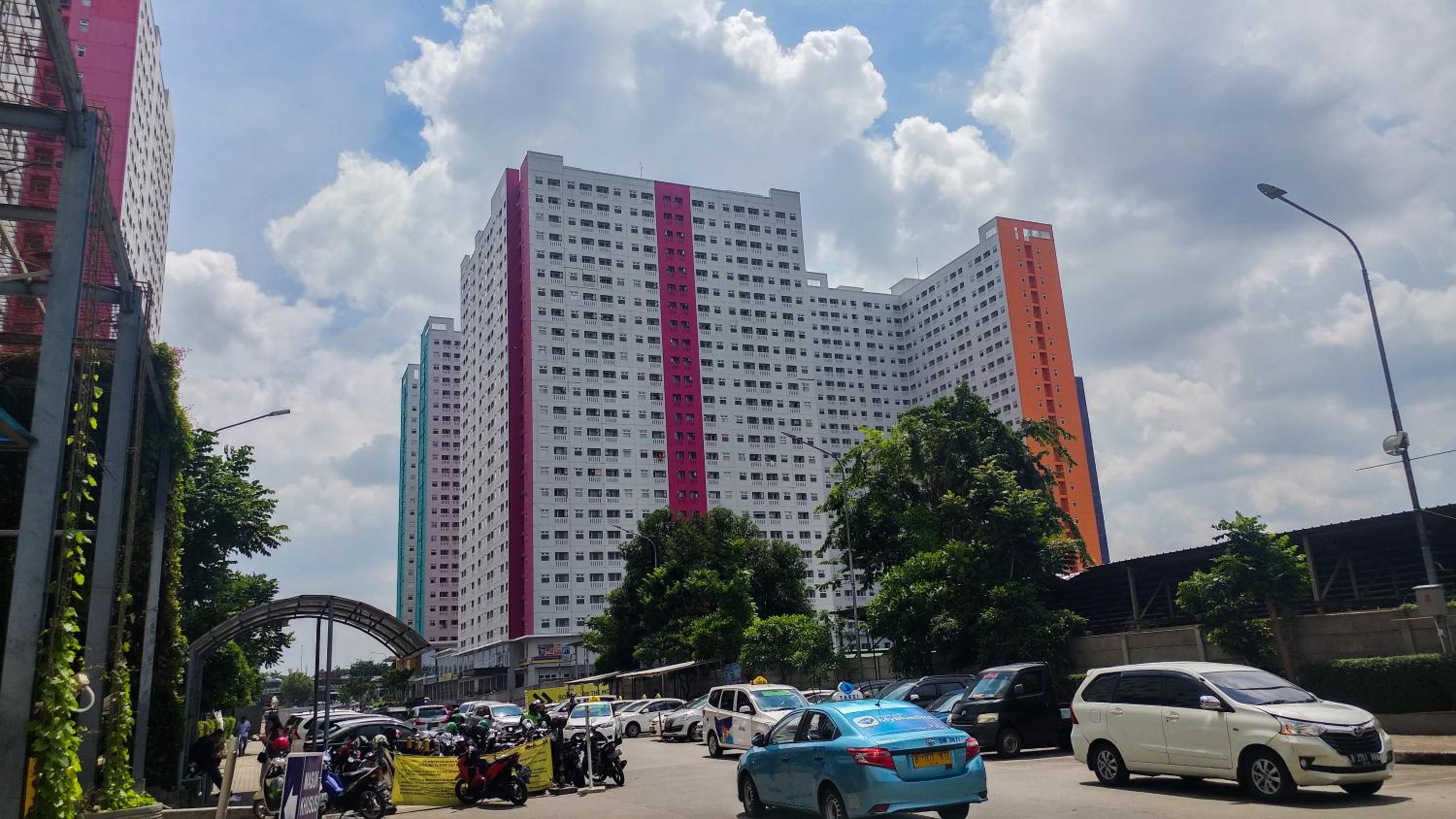 Cozy Studio Apartment Connected to Mall at Green Pramuka City By Travelio