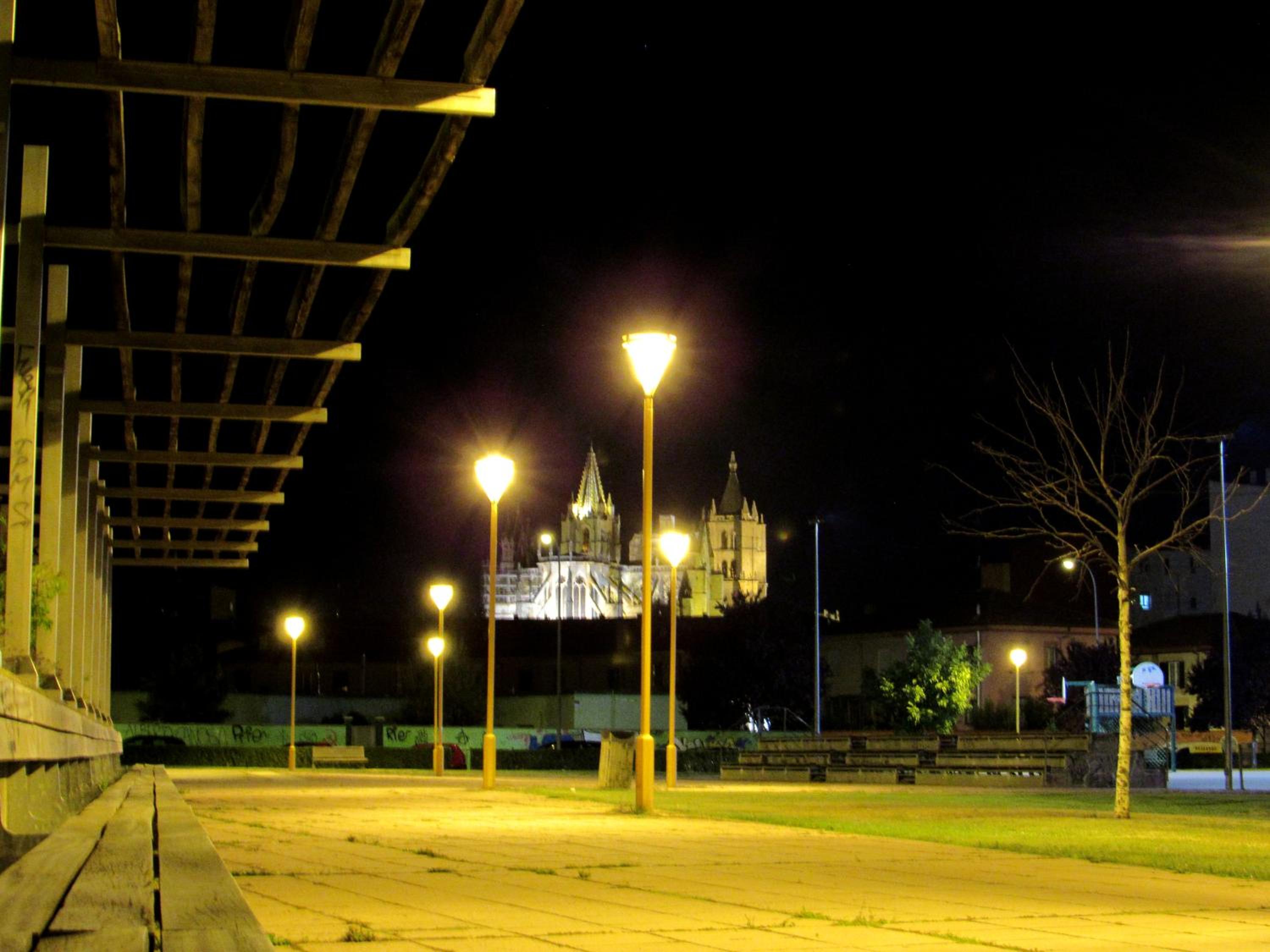 www Parques de la Catedral travel com Parking privado Gratis view 3