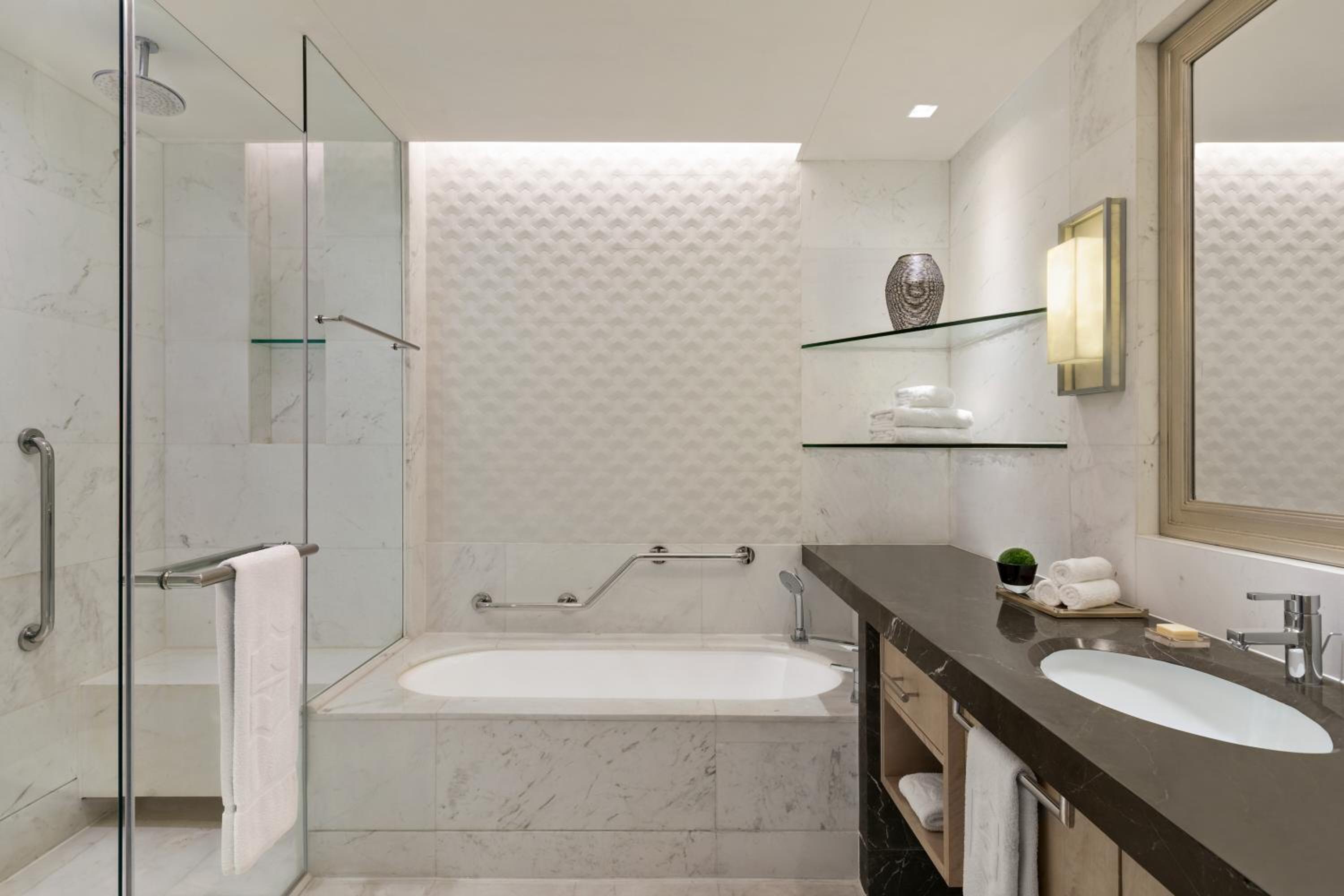 Shangri-La The Fort, Manila 12