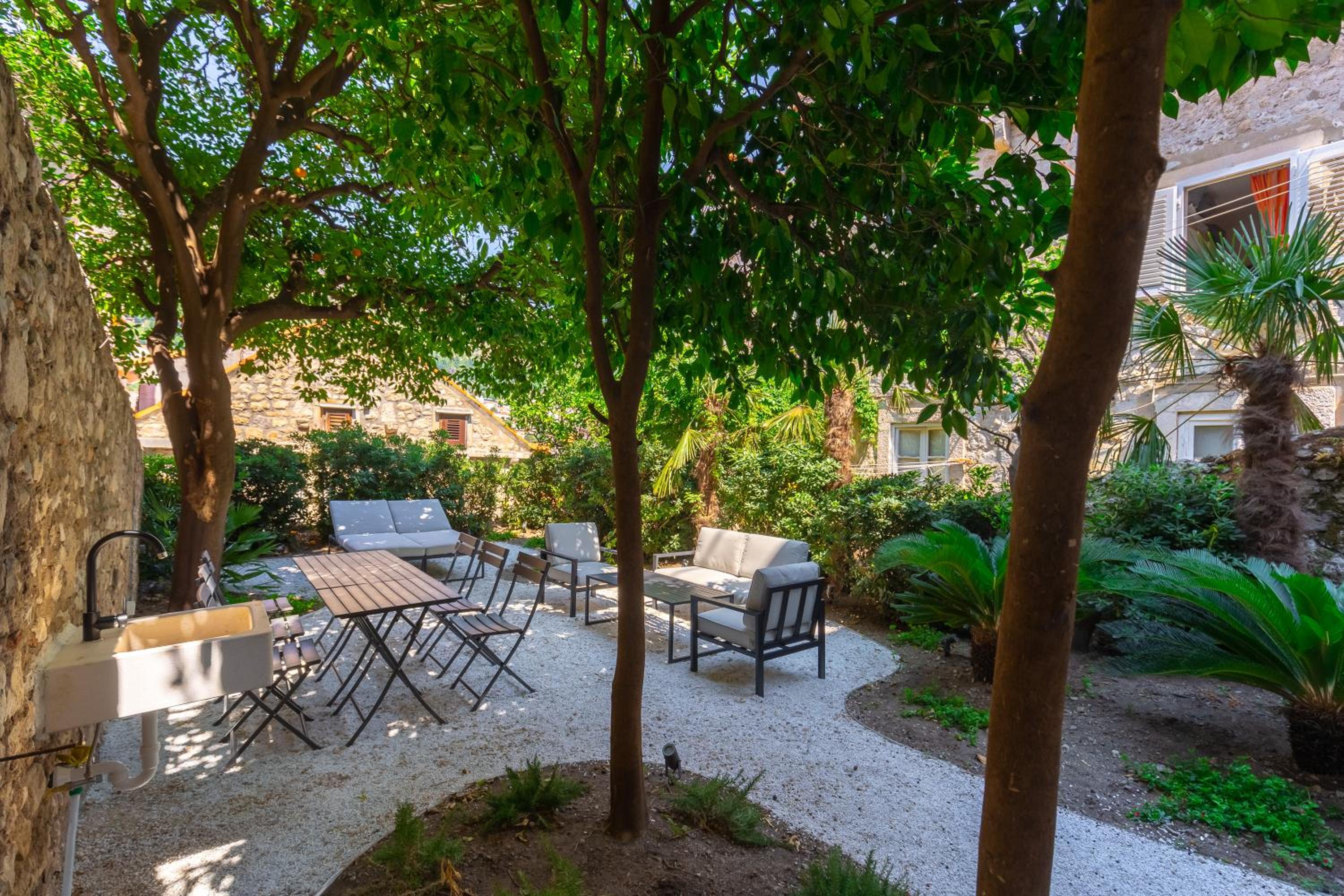Old Town House with Floor Heating & Lush Private Garden