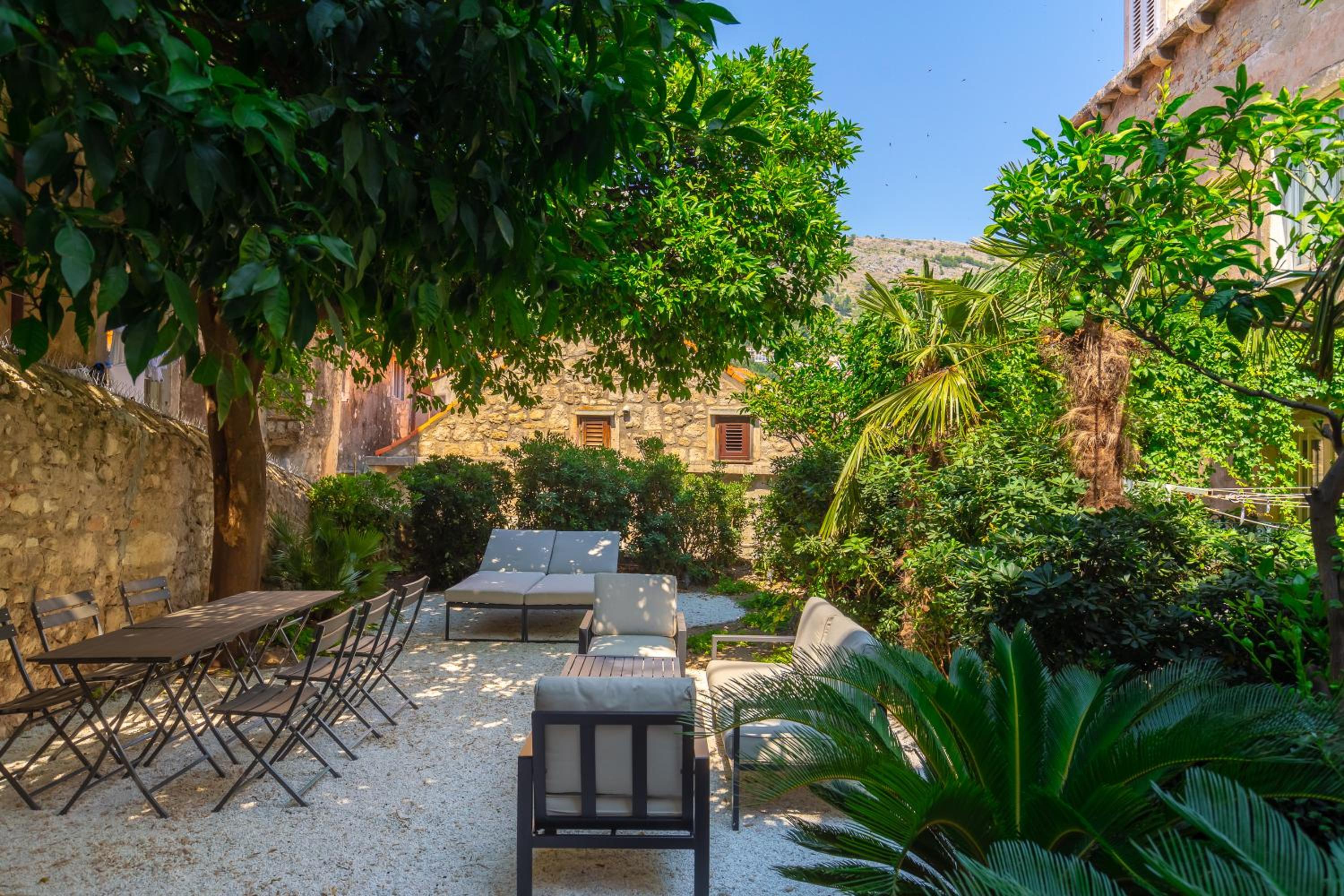 Old Town House with Floor Heating & Lush Private Garden