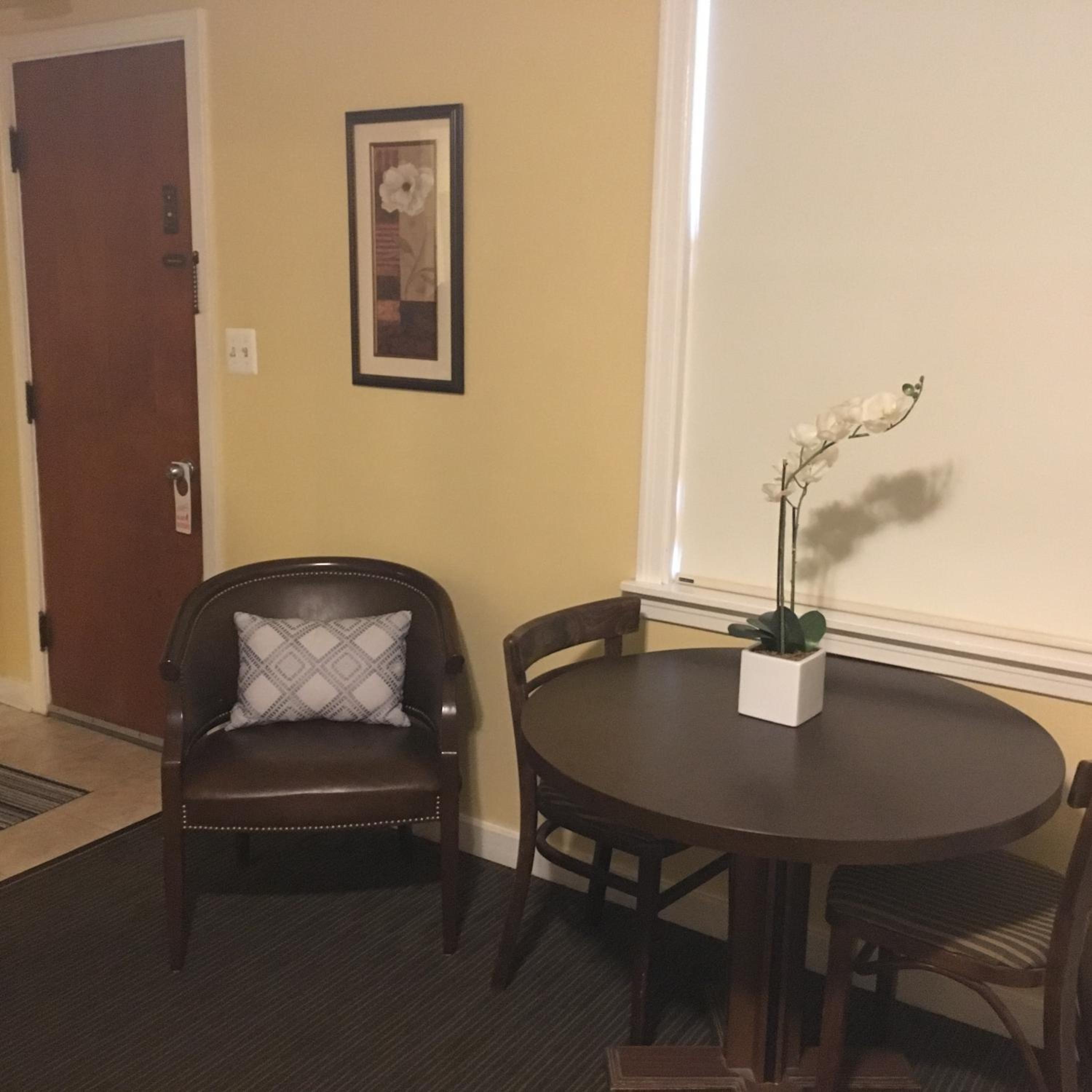 Batavia Vacations - Clarence Inn Extended Stay - Property Image 5