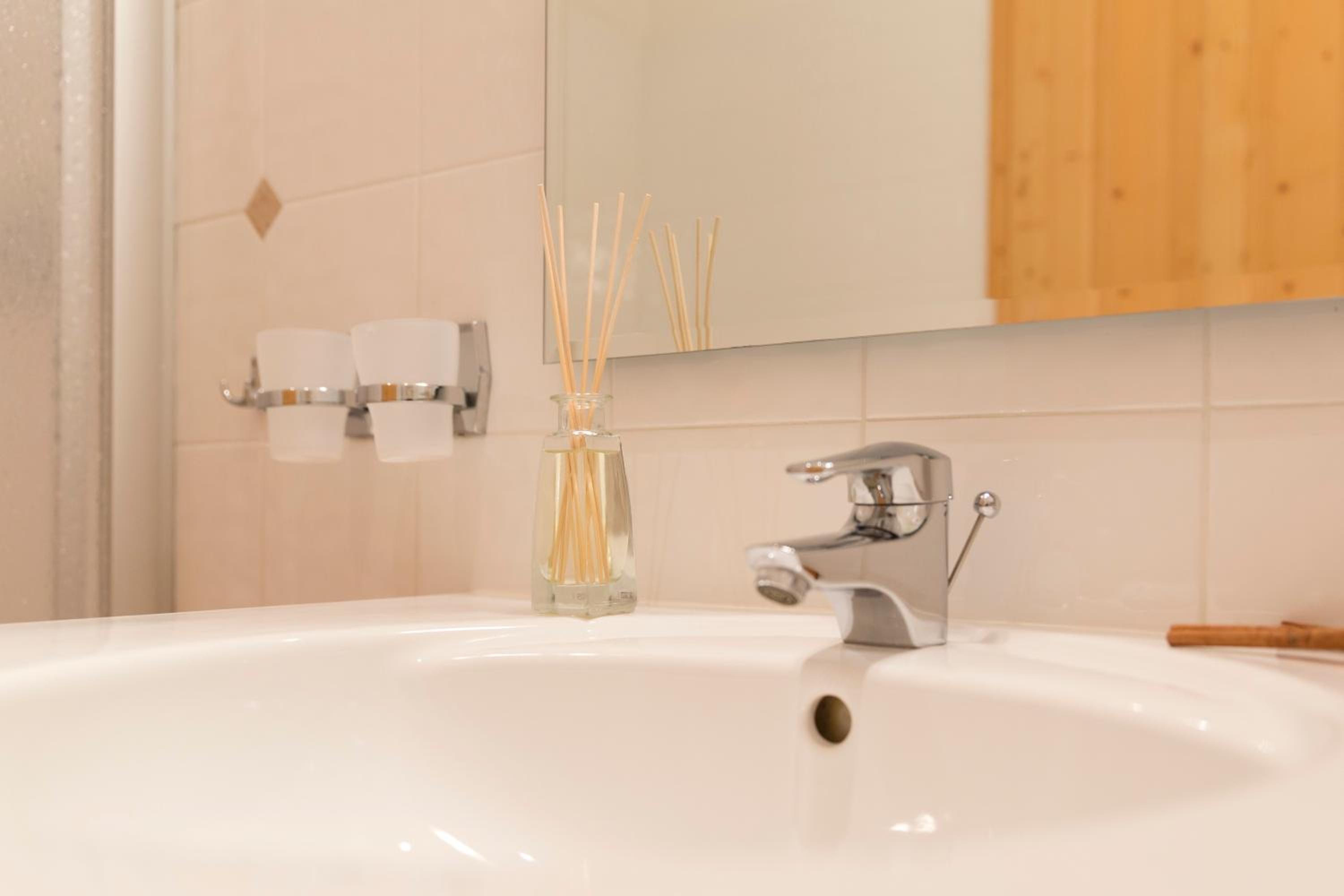 Kreuzwegerhof Nals - Historic Nature Stay with Pool near Meran & Bozen
