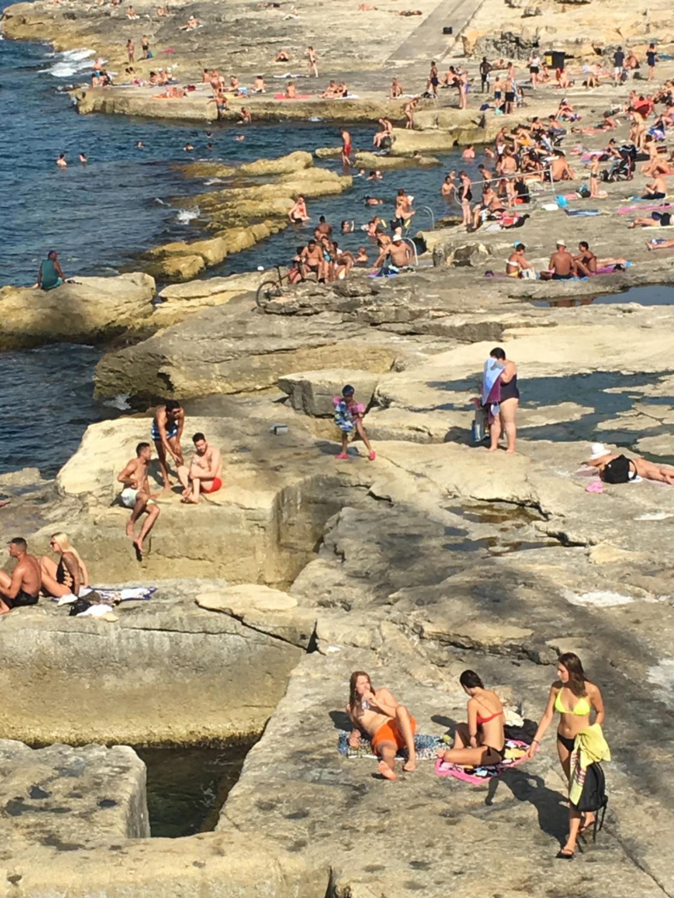 Spacious seaview Sliema Apt, steps from Valletta Ferry
