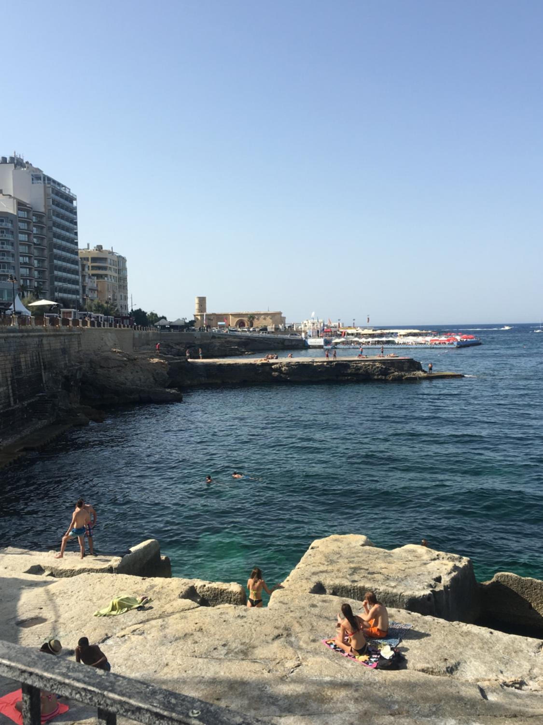 Spacious seaview Sliema Apt, steps from Valletta Ferry