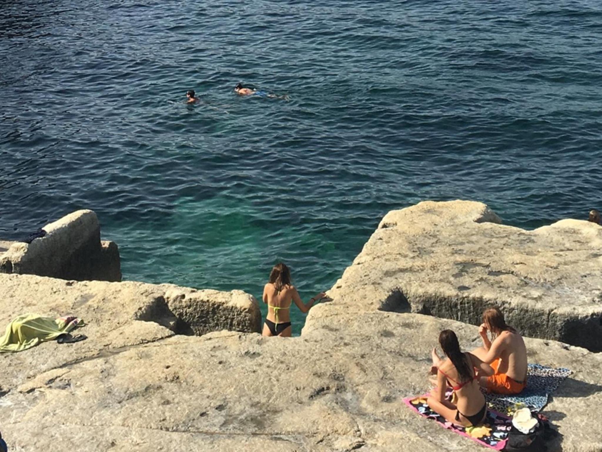 Spacious seaview Sliema Apt, steps from Valletta Ferry