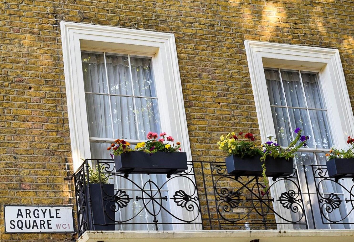 balcony