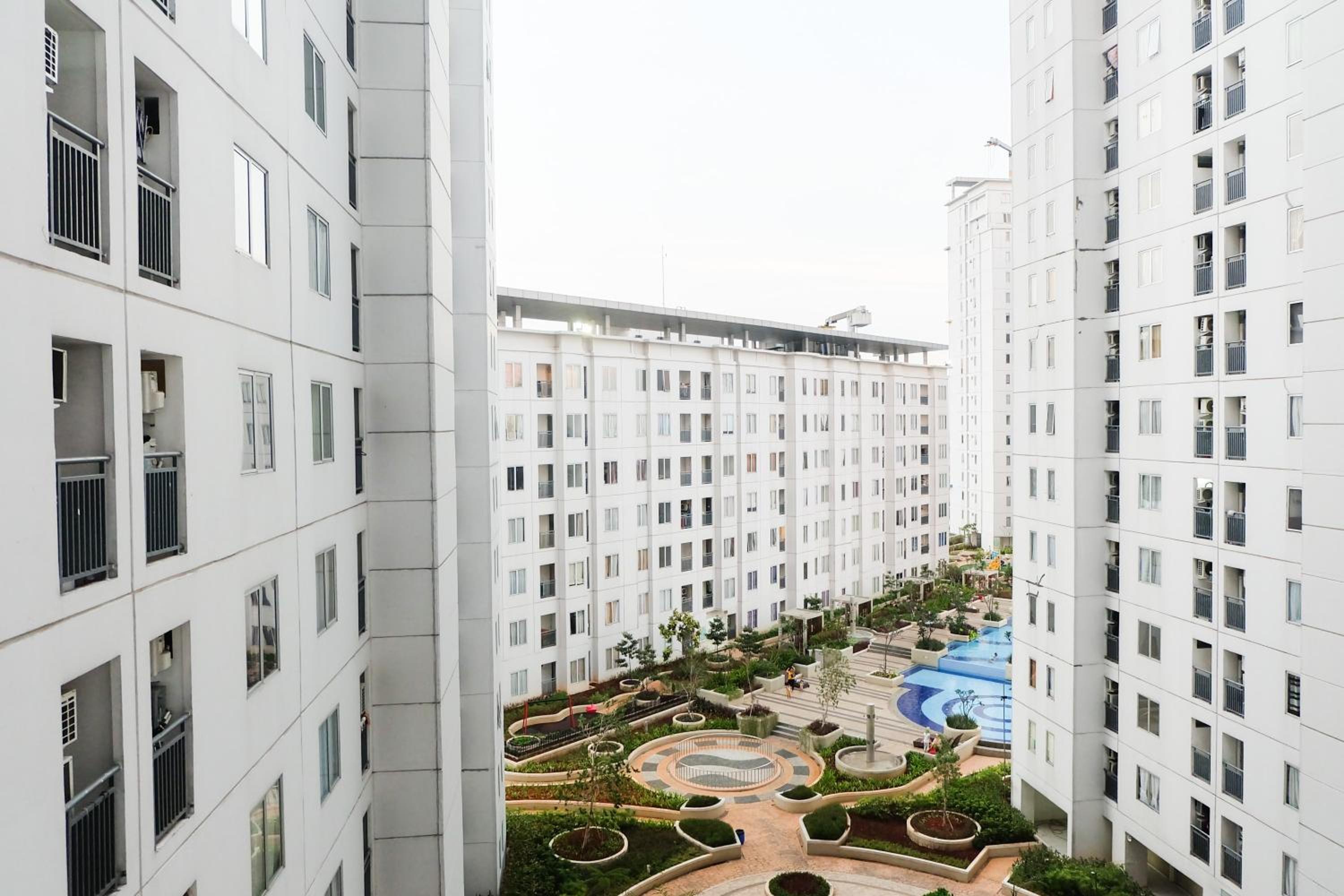 2BR for 5 Pax Bassura City Apartment next to Mall By Travelio