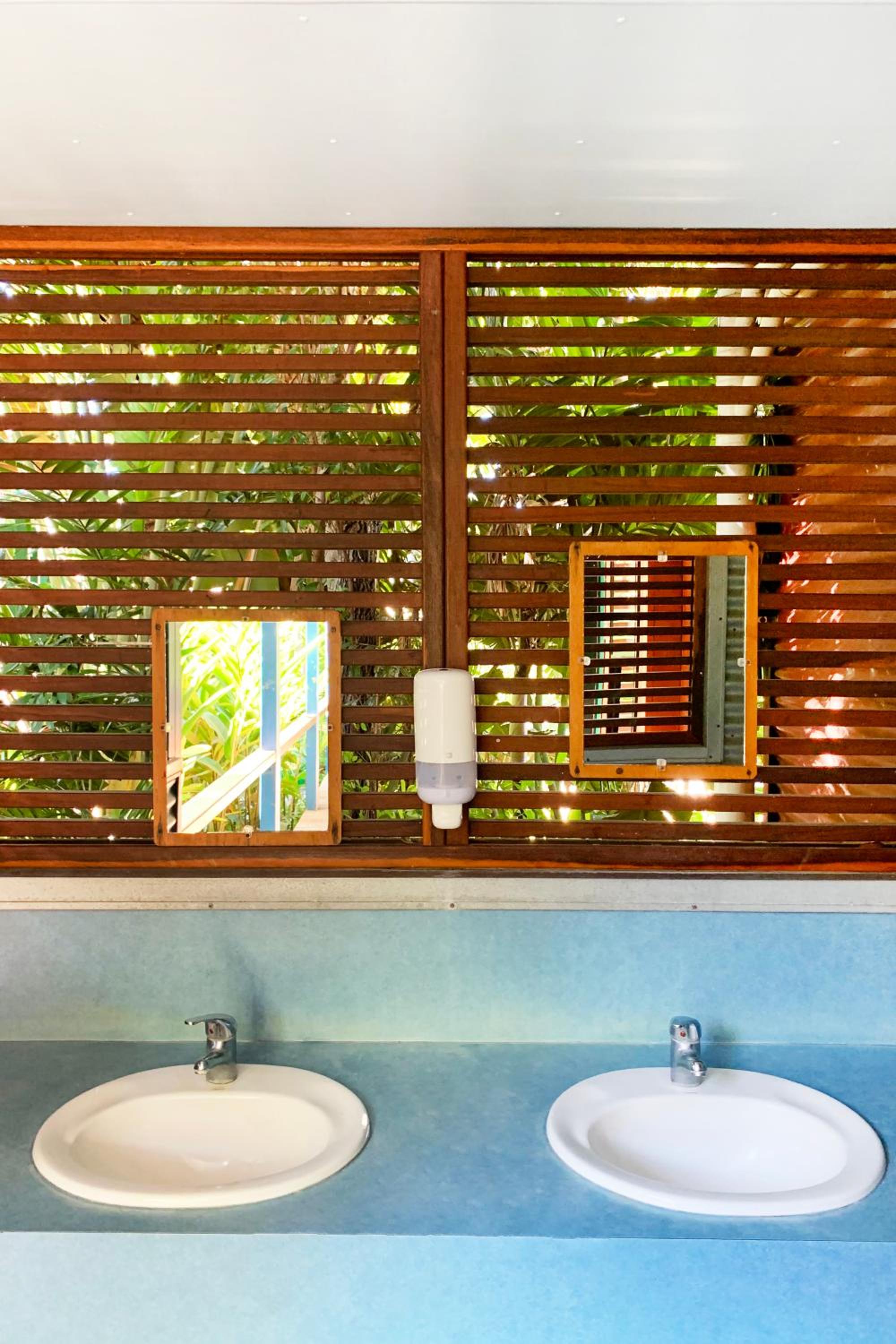 Airlie Beach Magnums - Adults Only