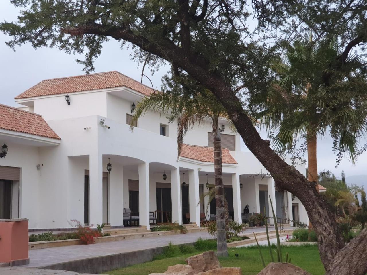 Hotel Villa blanche piscine chauffée - Image 1