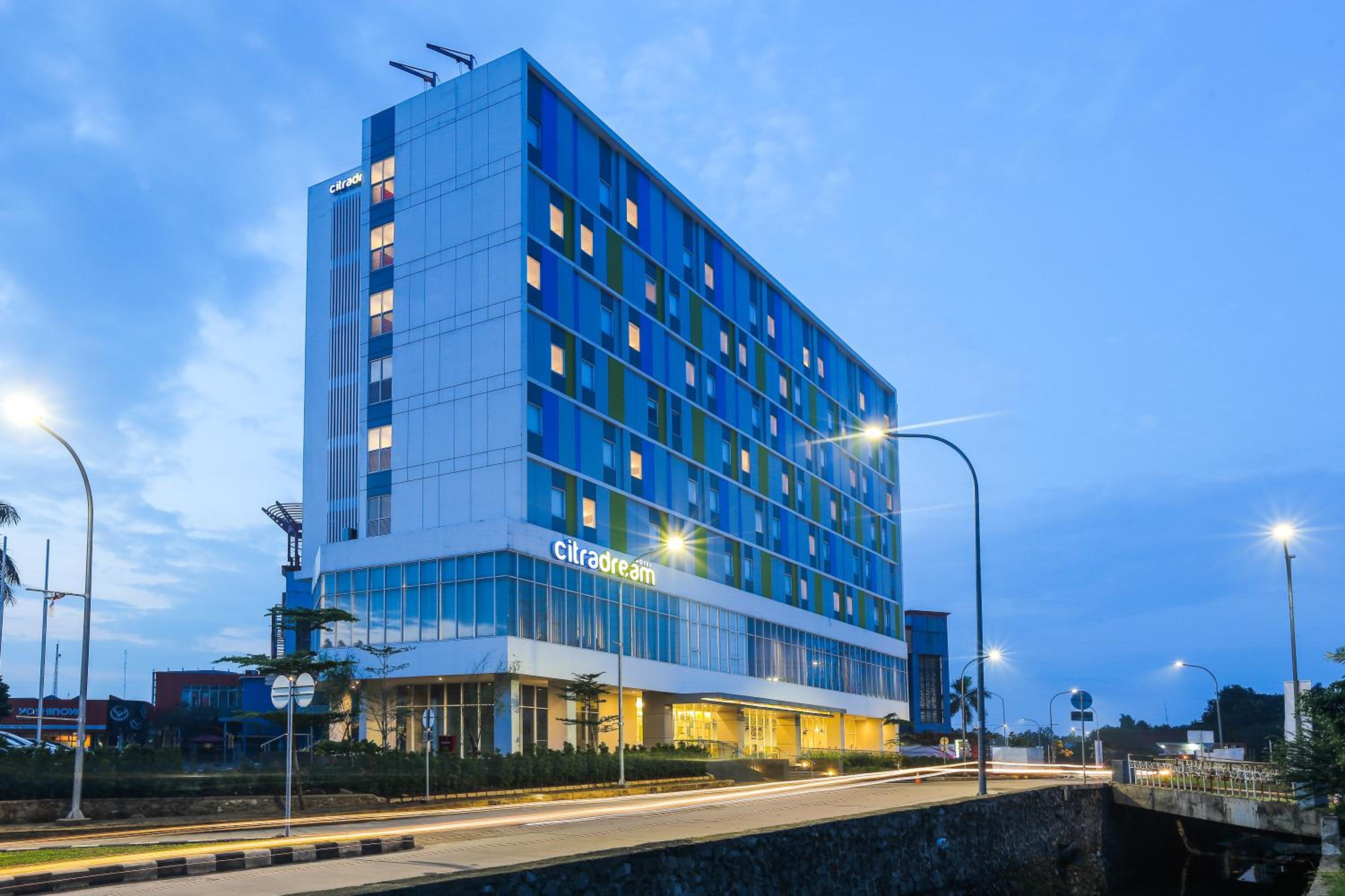 Hotel Citradream Bintaro - Image 1