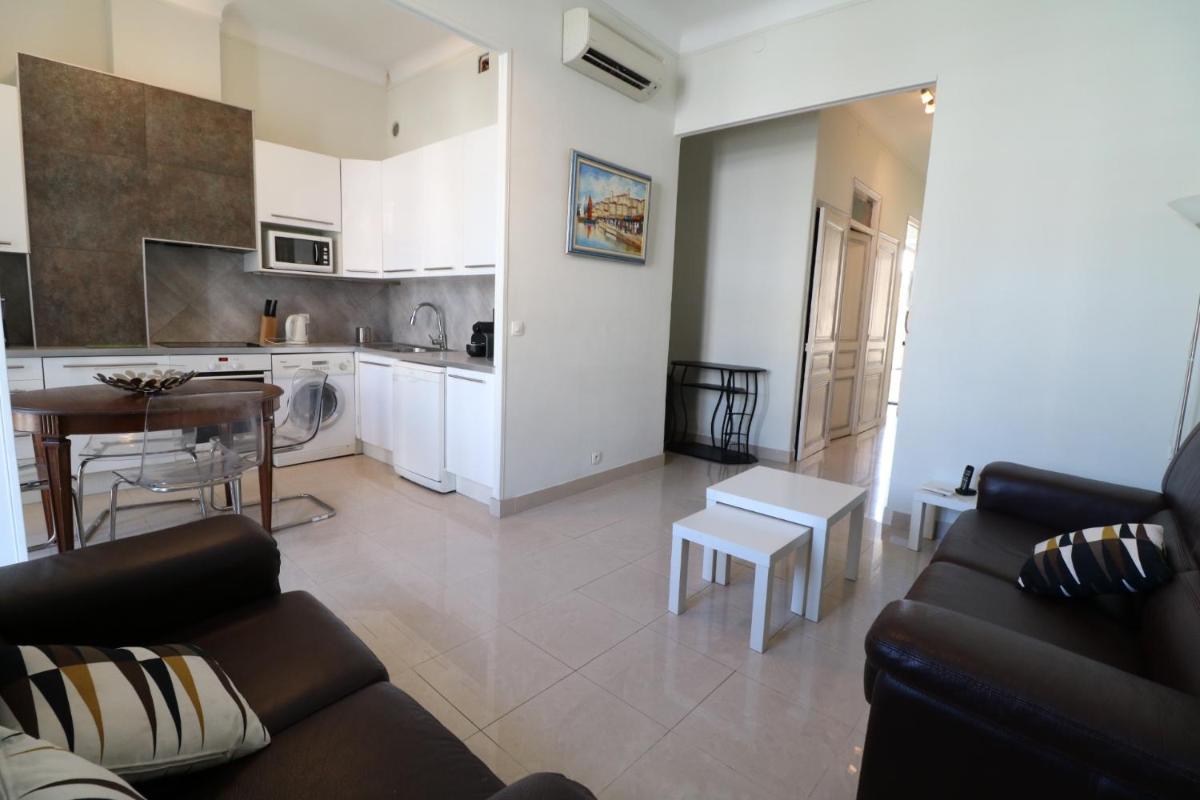 2 bedroom Forville. 8 mins from the Palais. 328 photo 2