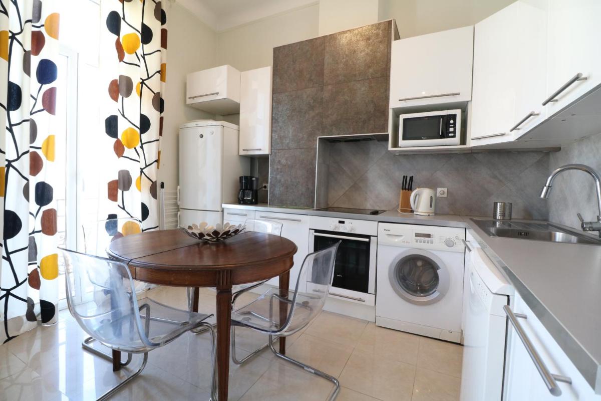 2 bedroom Forville. 8 mins from the Palais. 328 photo 4