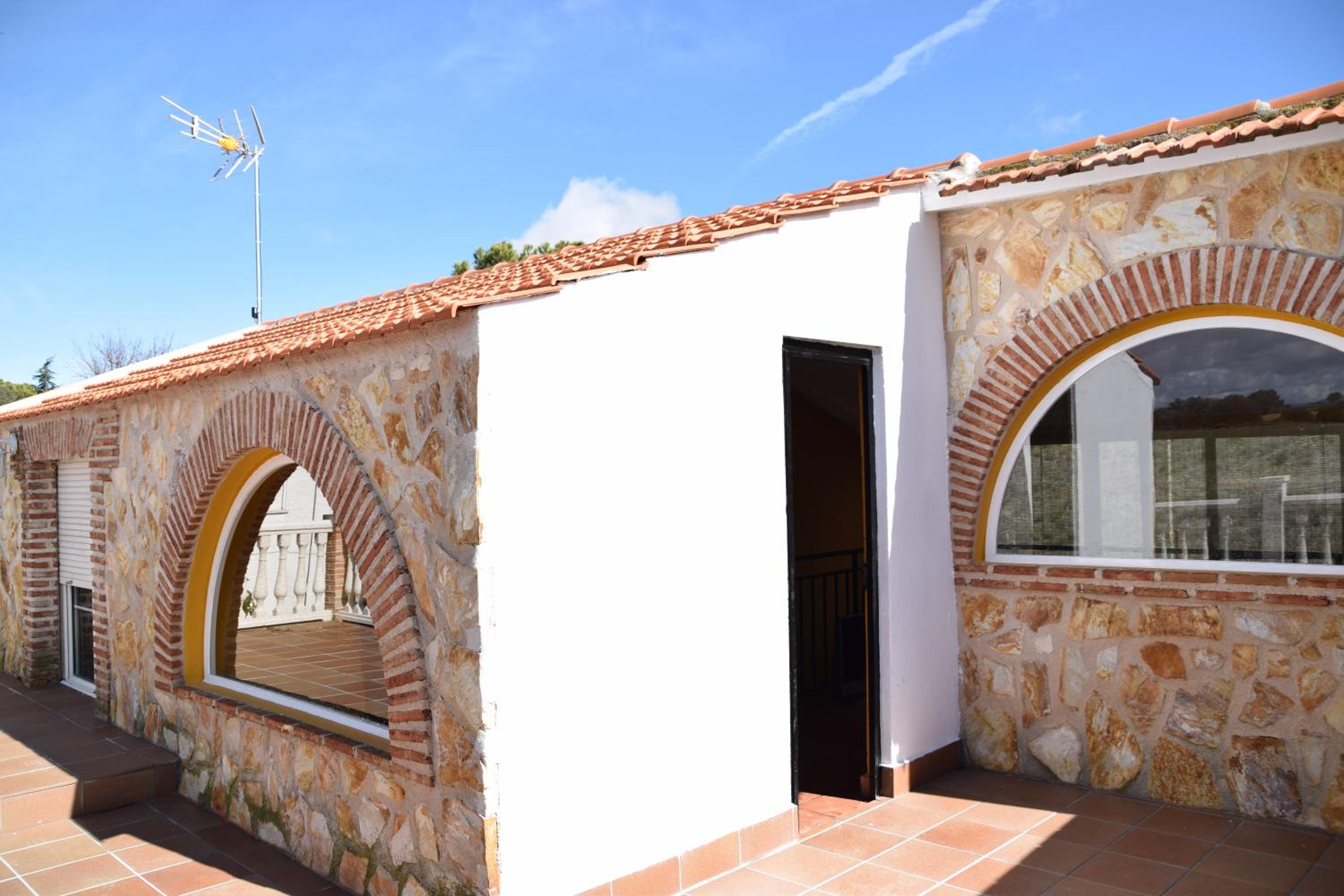 CASA CAPELLANIA-chalet con piscina junto a Madrid