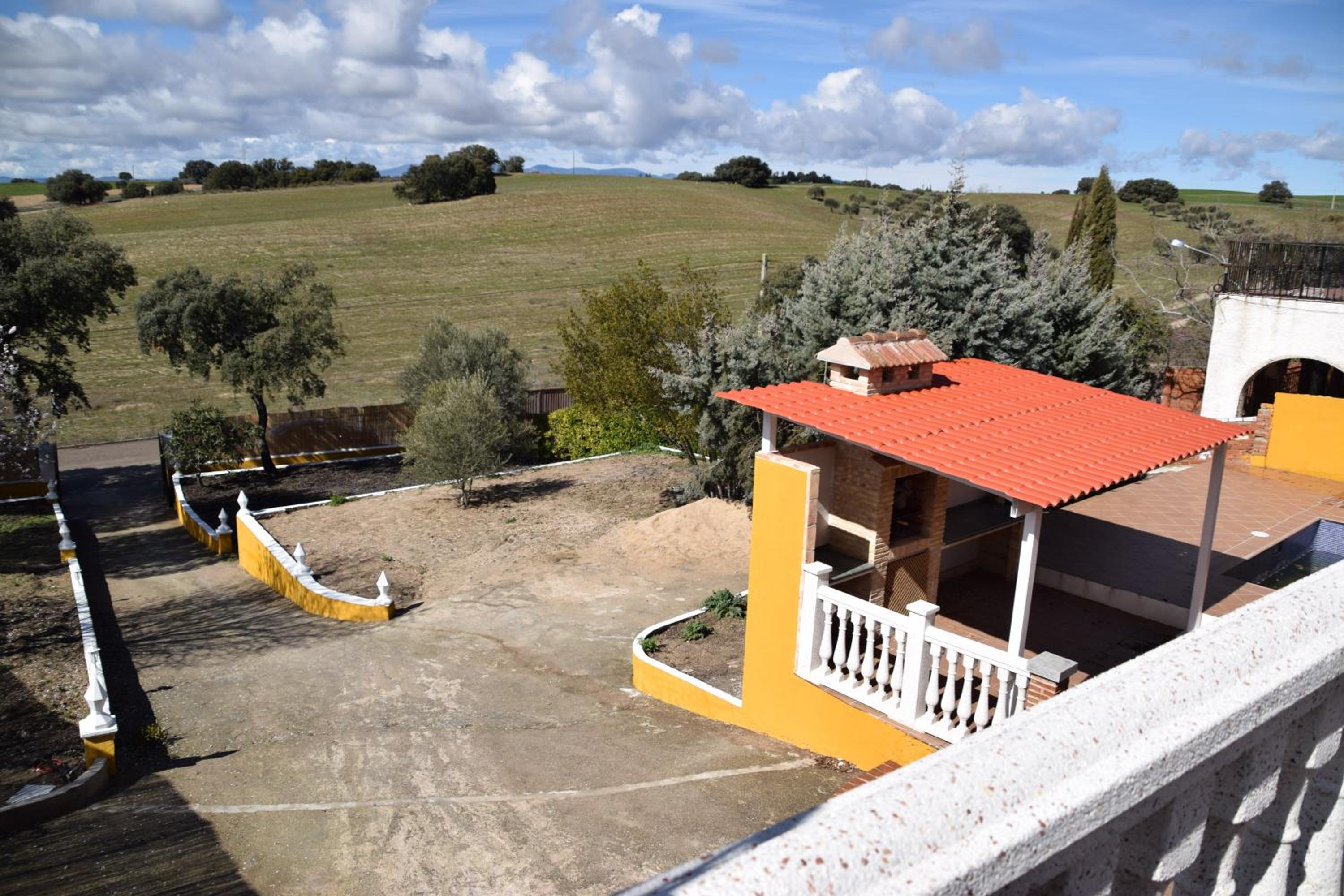 CASA CAPELLANIA-chalet con piscina junto a Madrid