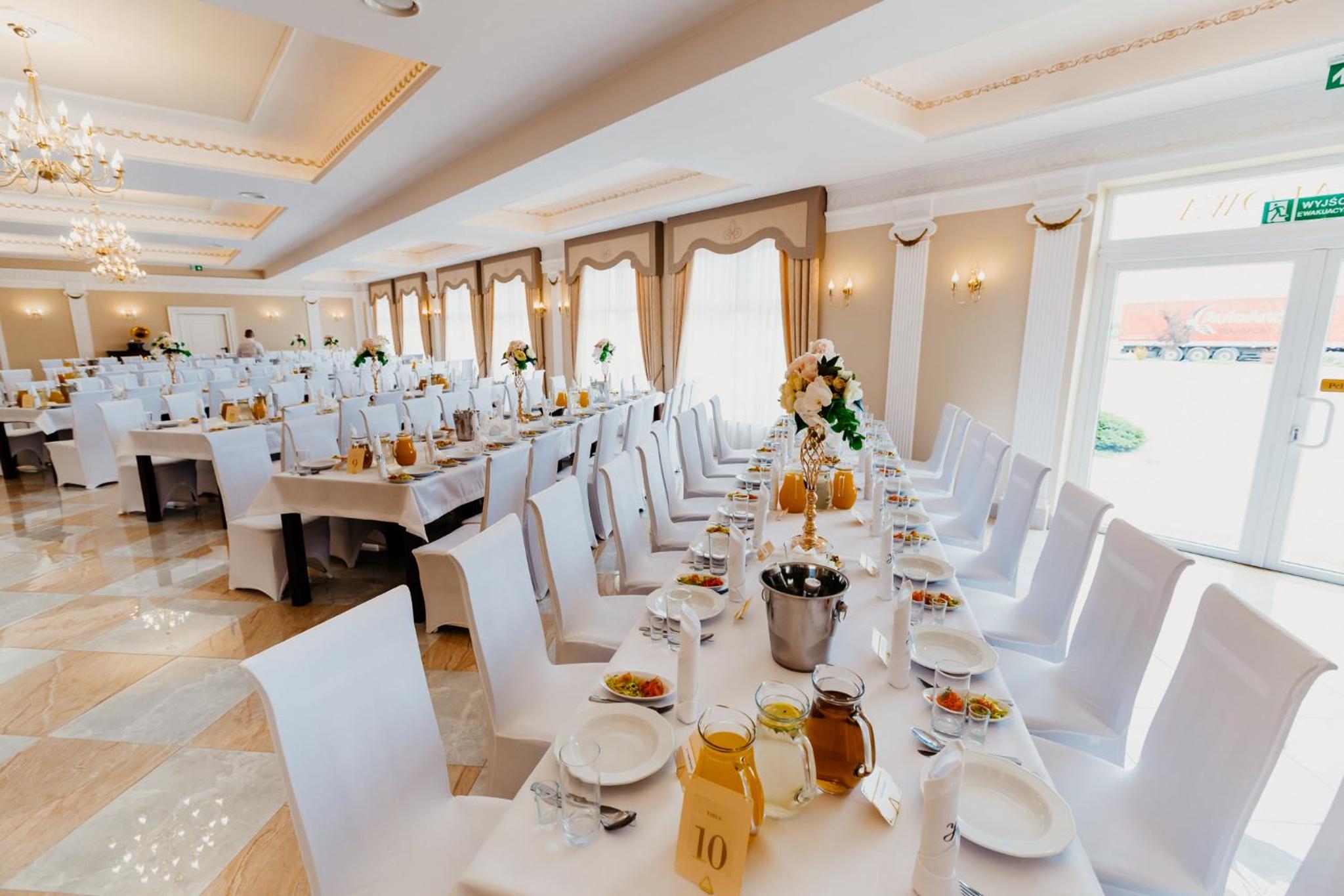 banquet hall