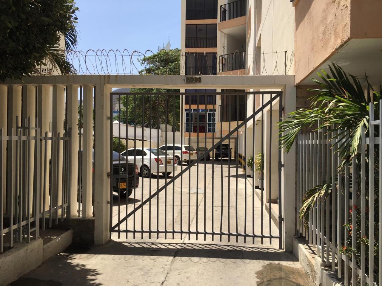EDIFICIO PLAYA APTO 4B FRENTE a PLAYA RODADERO