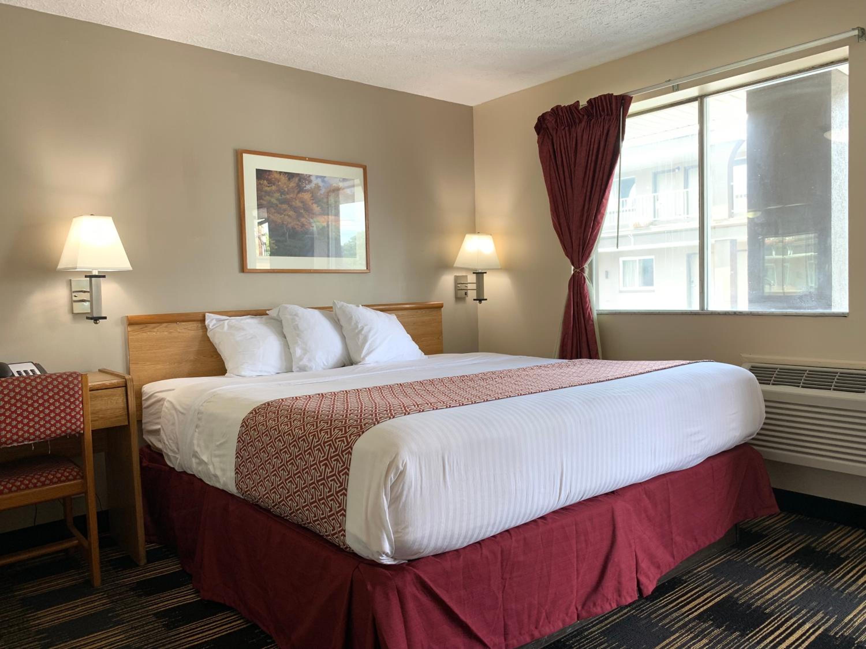 Sandusky Vacations - Sandusky Inn - Property Image 10