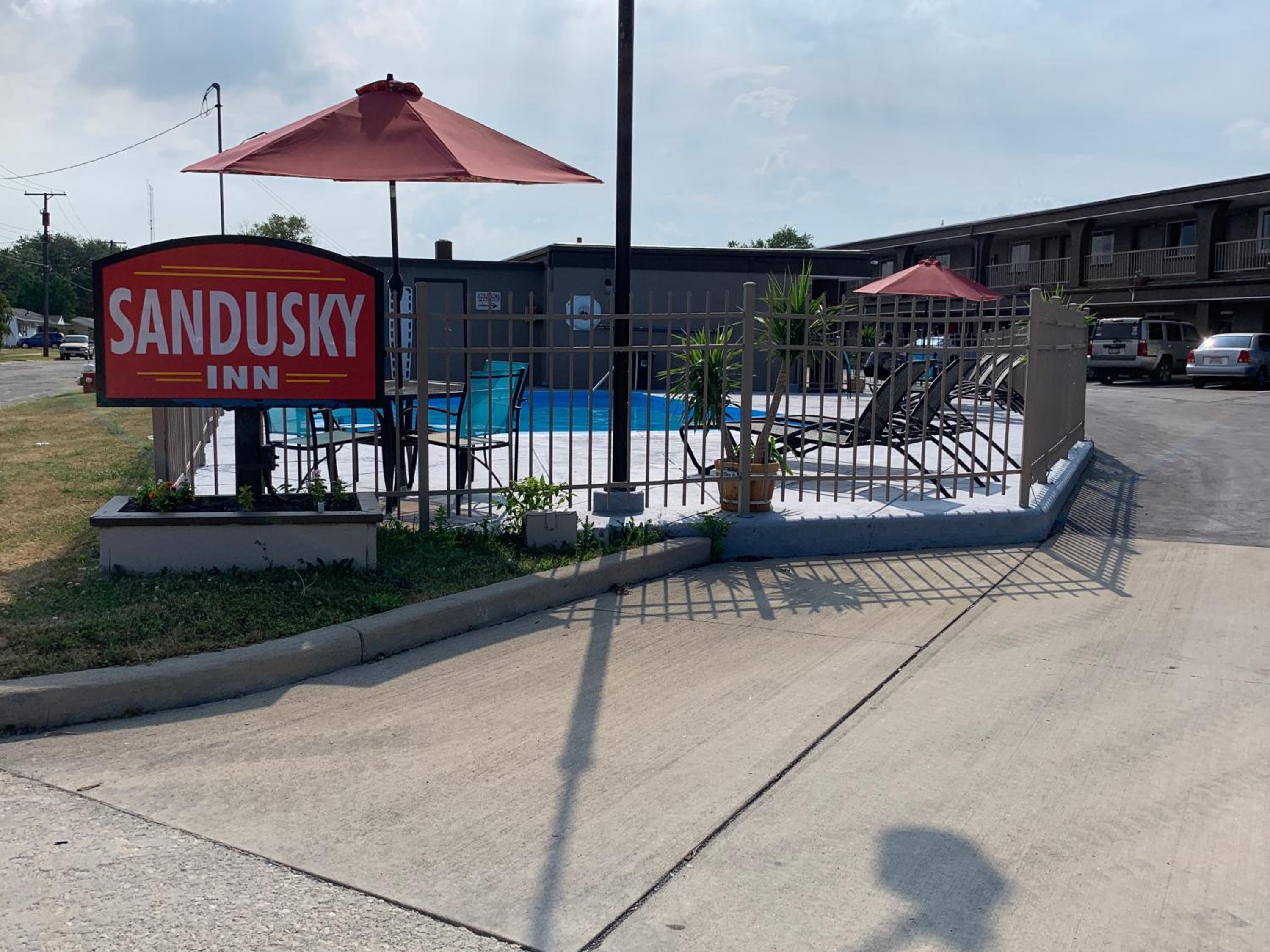 Sandusky Vacations - Sandusky Inn - Property Image 2