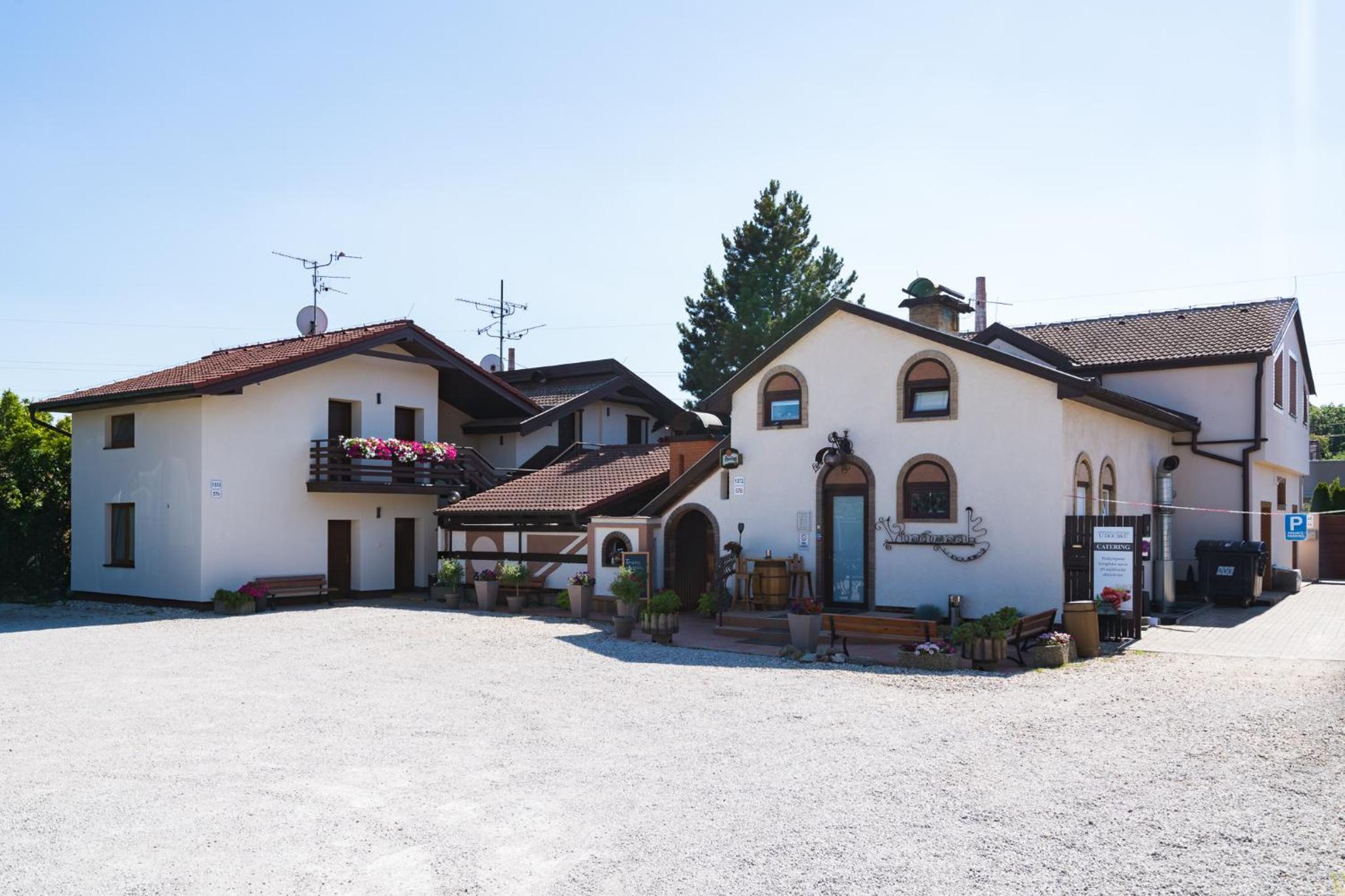 RESTAURACE A PENZION U DOUBKŮ