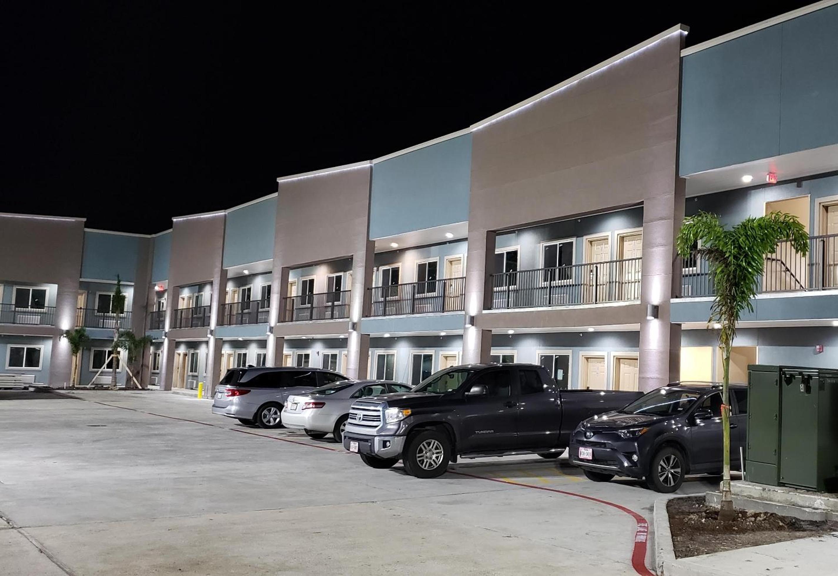 Hotel Texan Hotel - Image 1