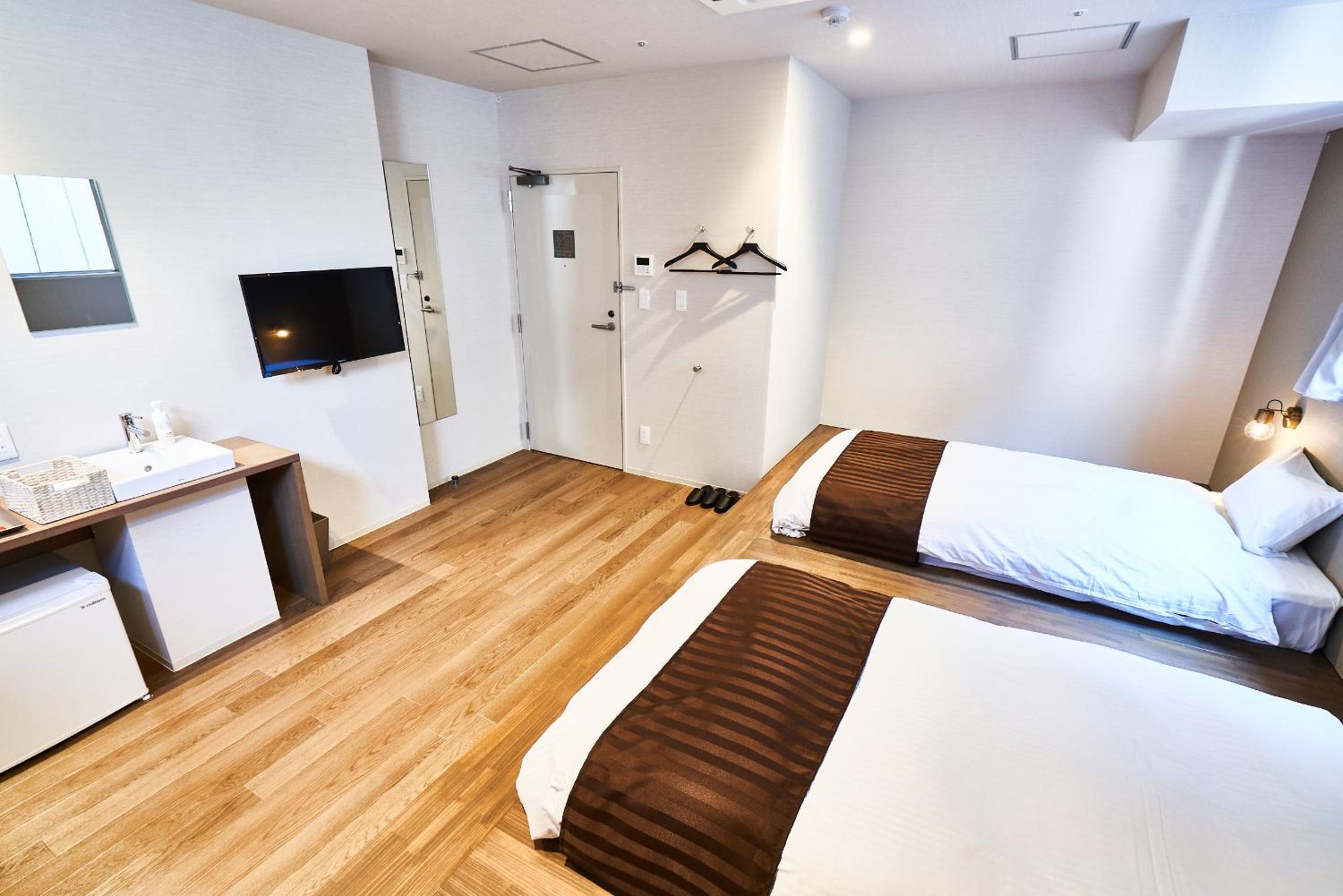 &AND HOSTEL HOMMACHI EAST