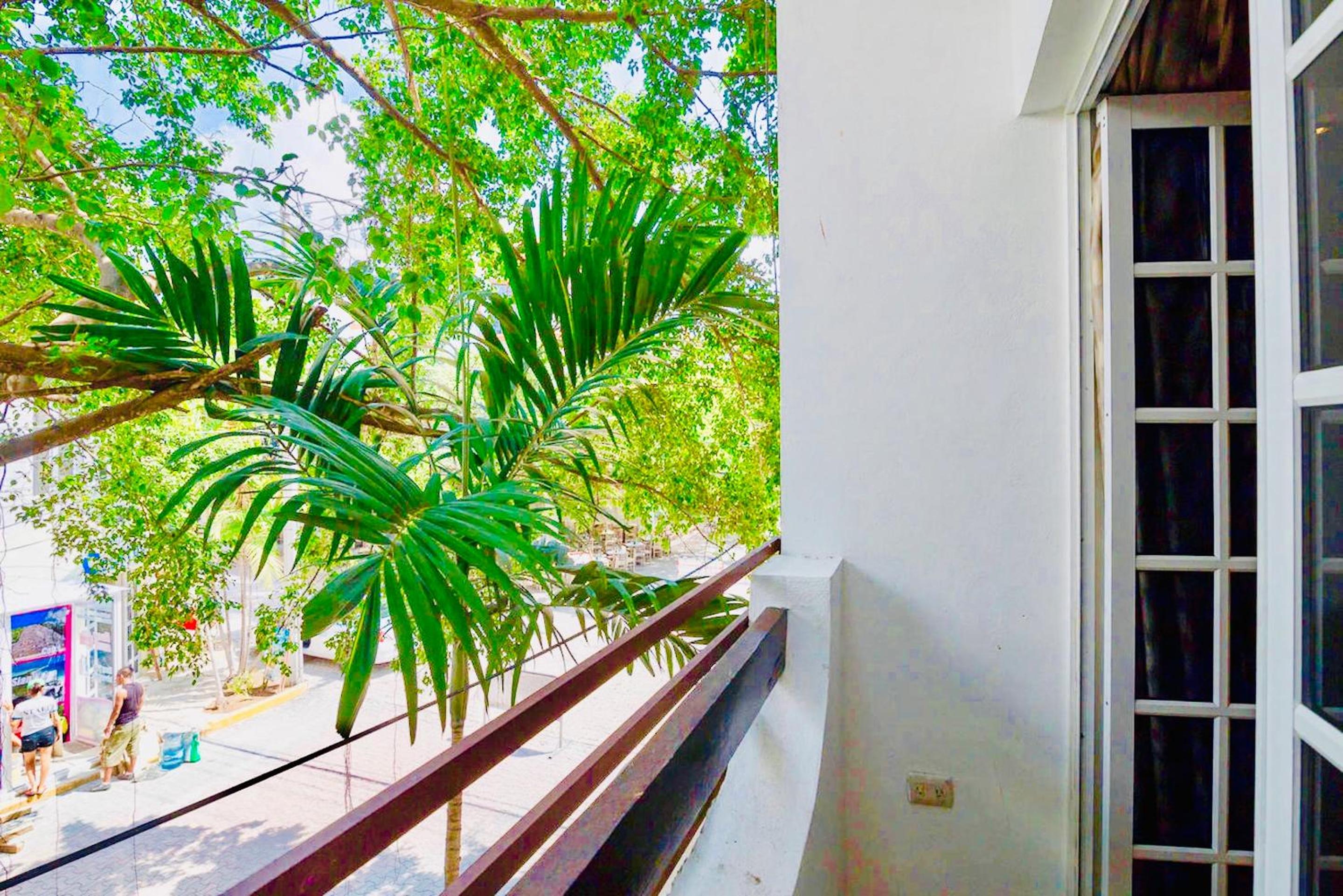 Katrina Double Balcony Apartment 5th Avenue view 4