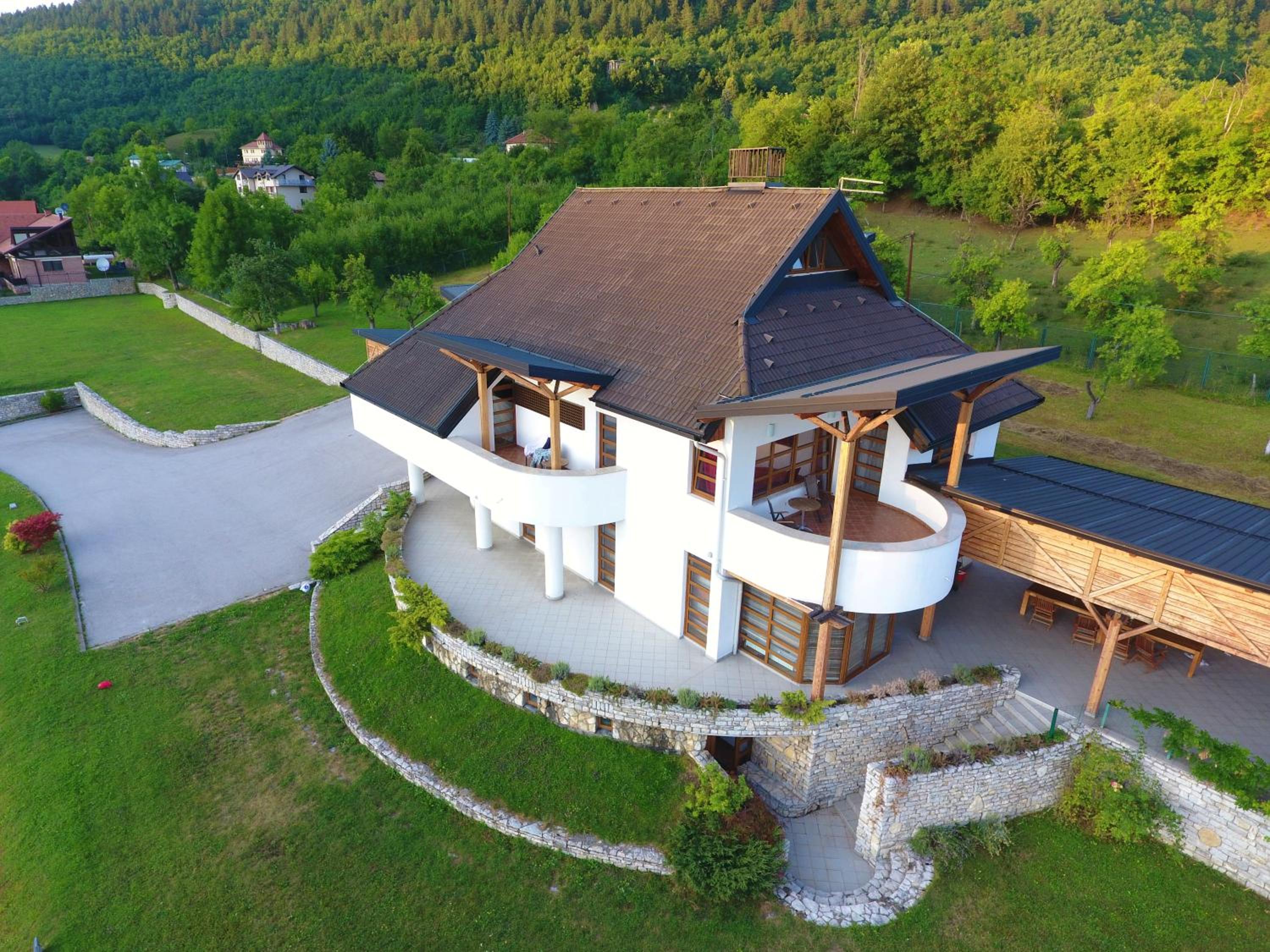 Luxury Hill Residence