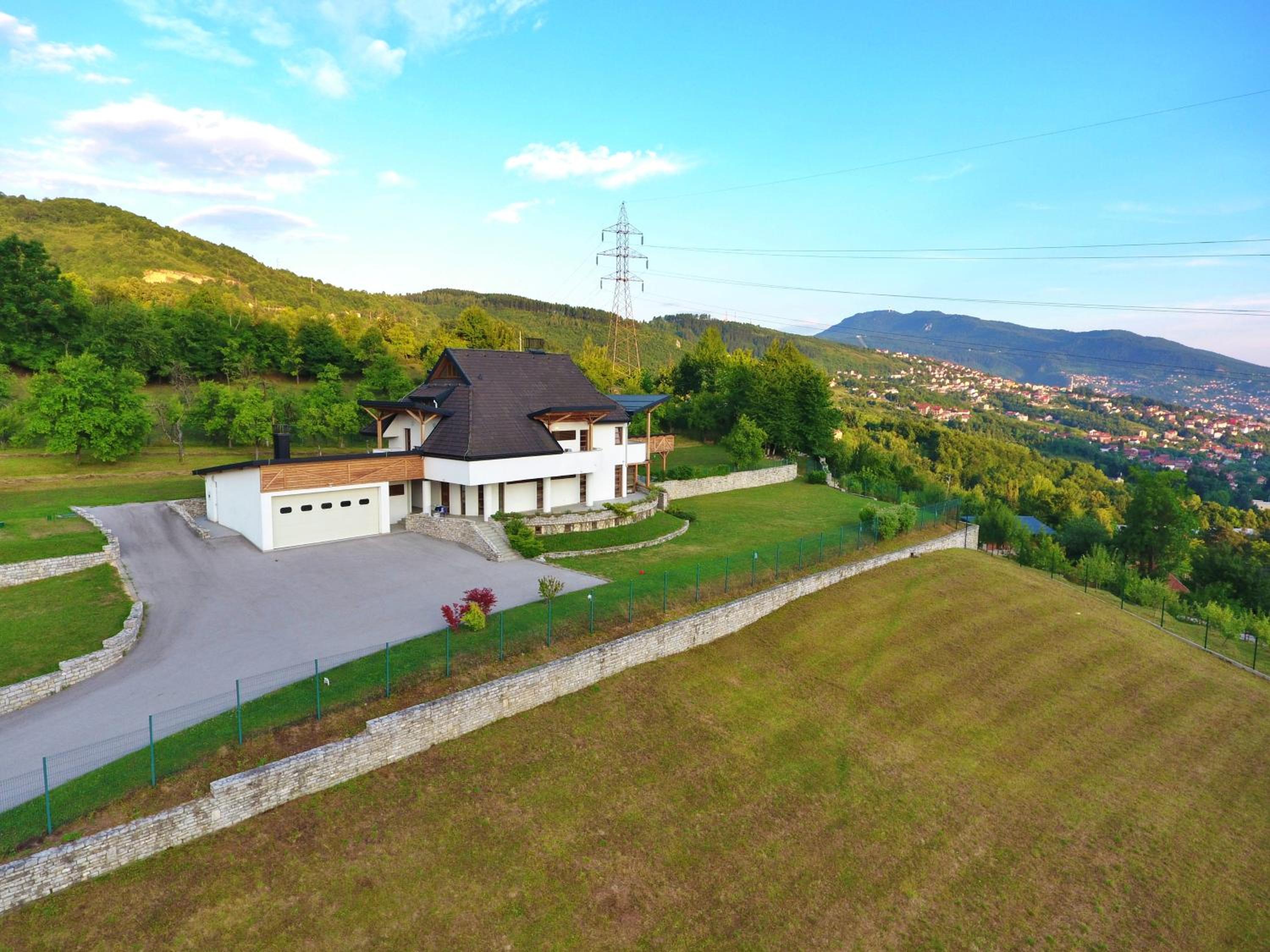 Luxury Hill Residence