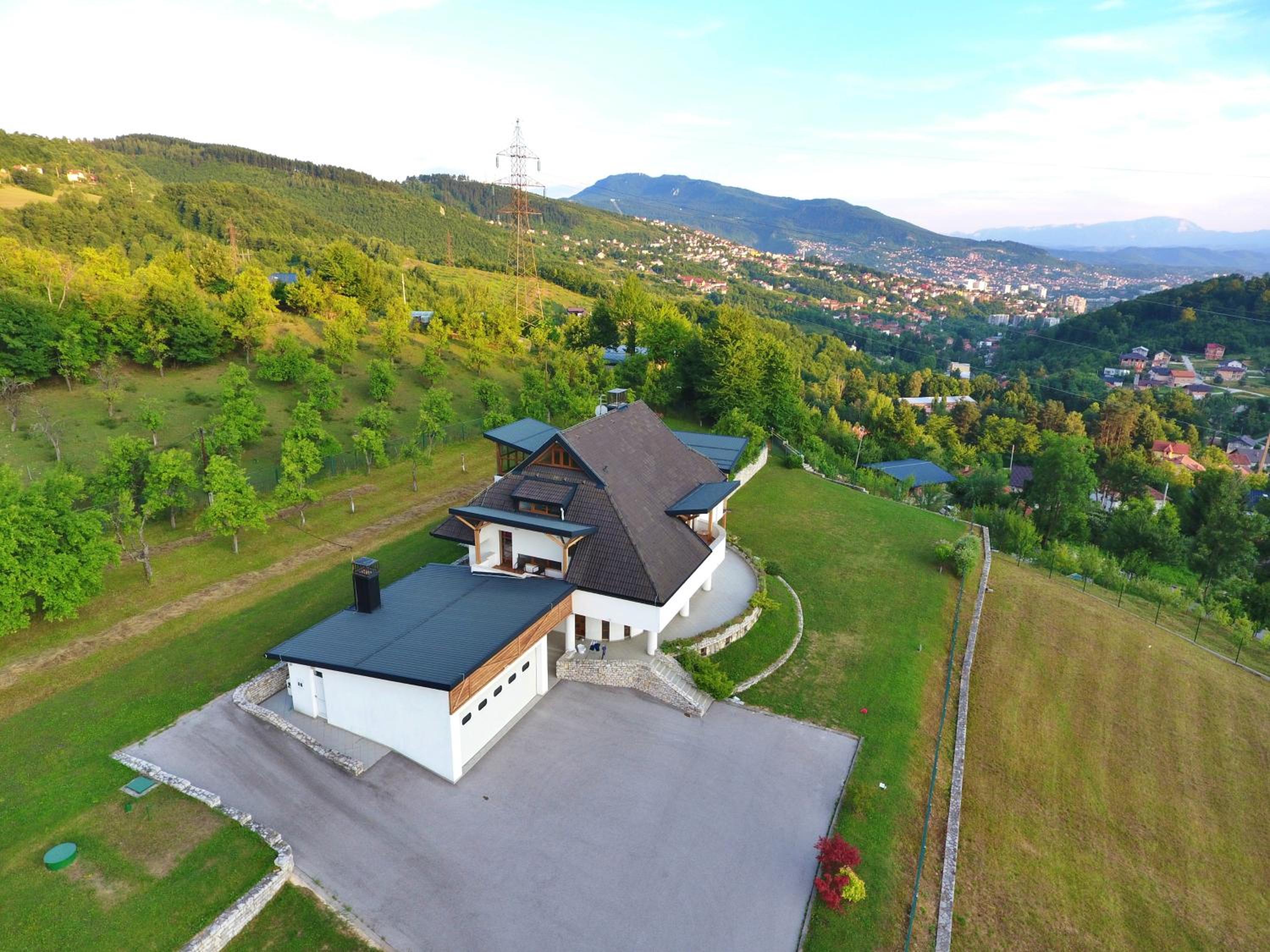 Luxury Hill Residence