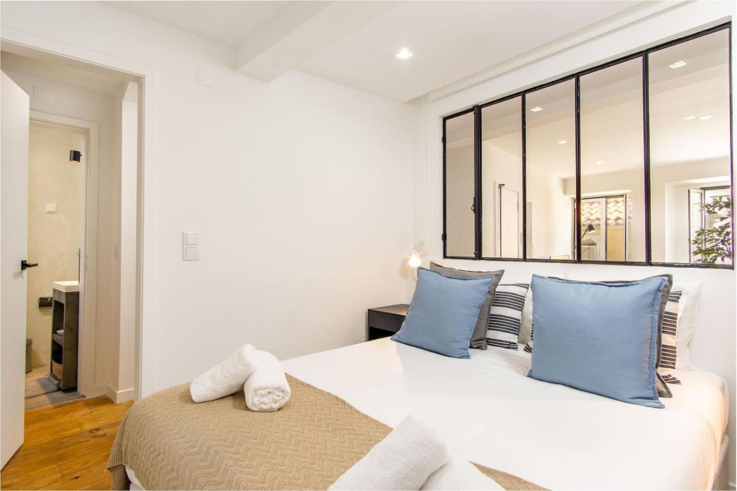 LovelyStay - Traditional Alfama View view 3