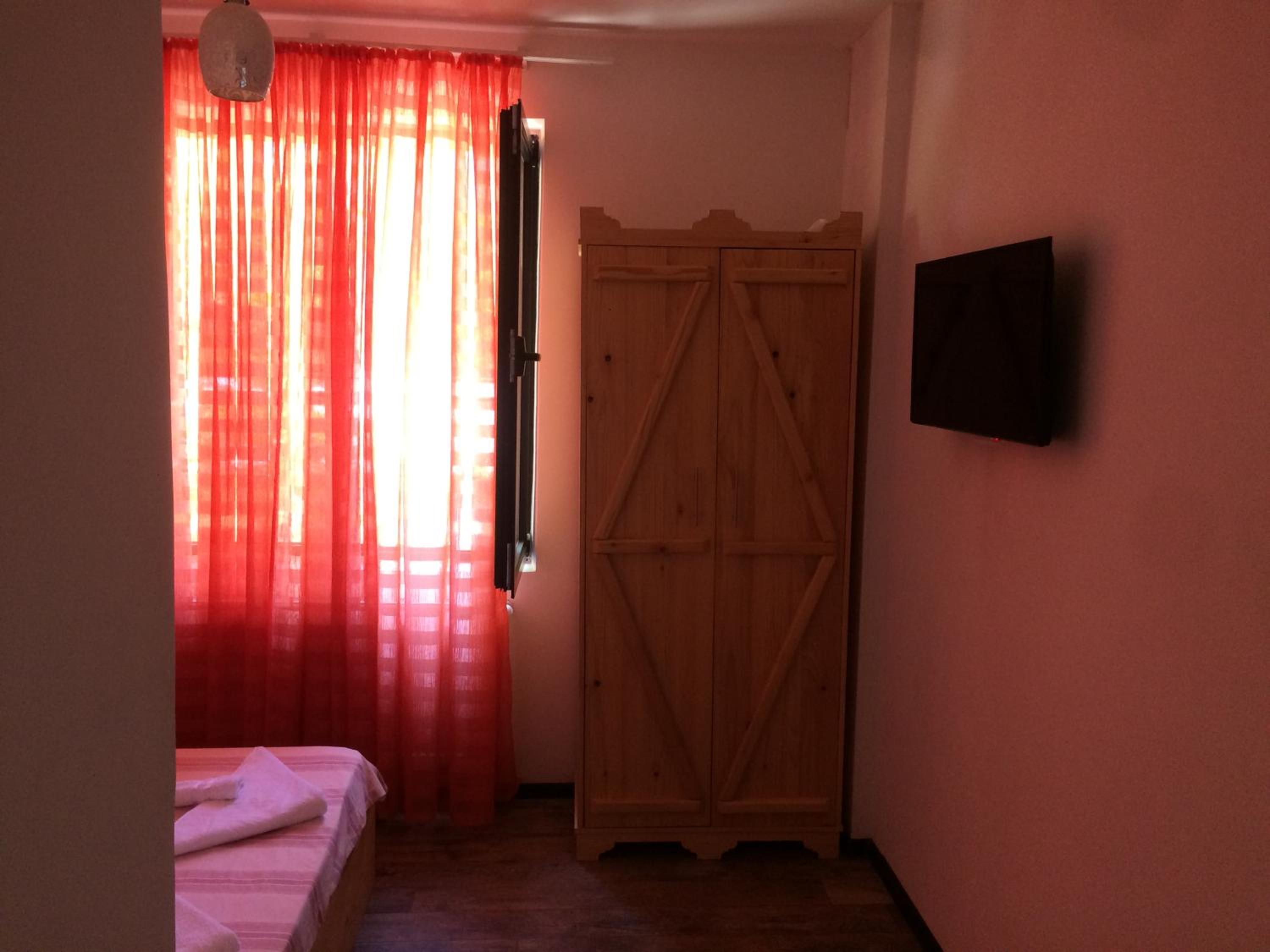 Photo 33