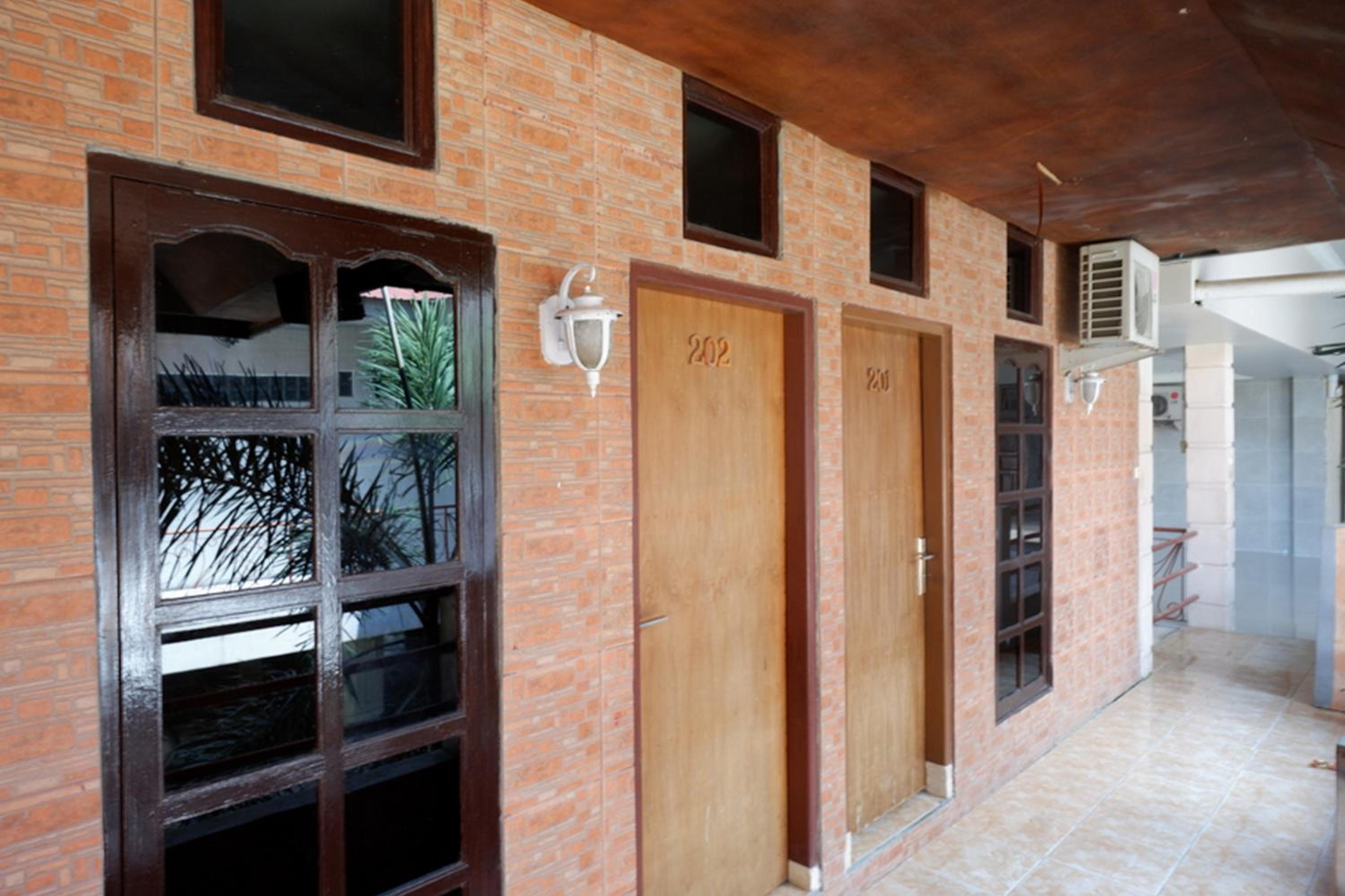 RedDoorz Plus at Hotel Srikandi Kendari, Kendari - 14