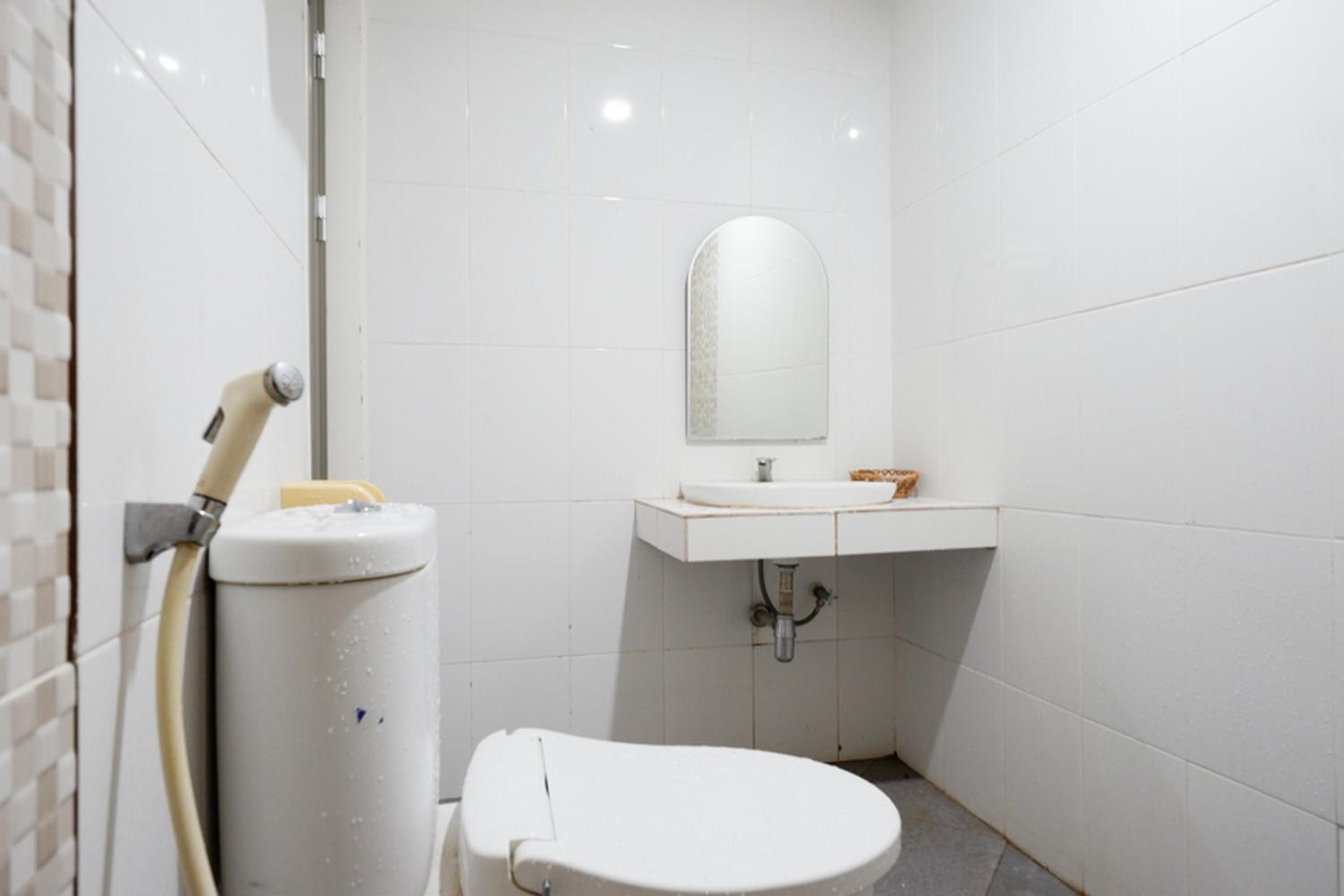 RedDoorz Plus at Hotel Srikandi Kendari, Kendari - 15