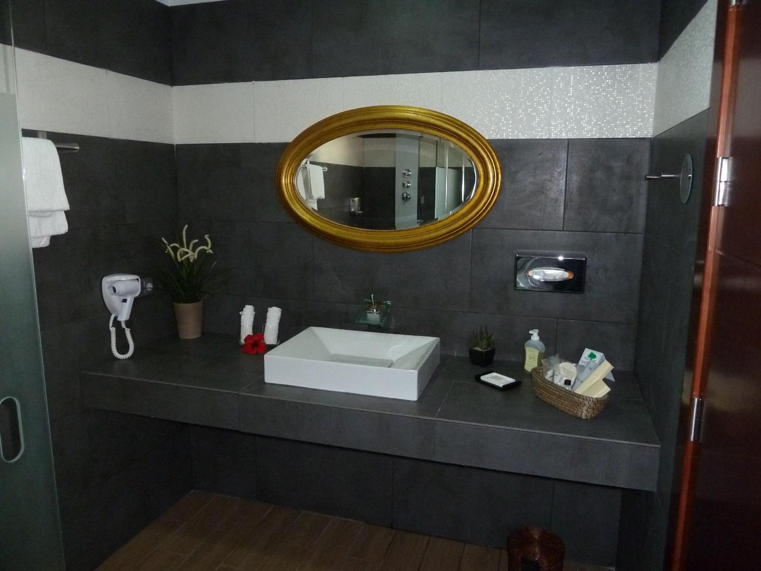 Birdcage Gay Men Resort and Lifestyle Hotel