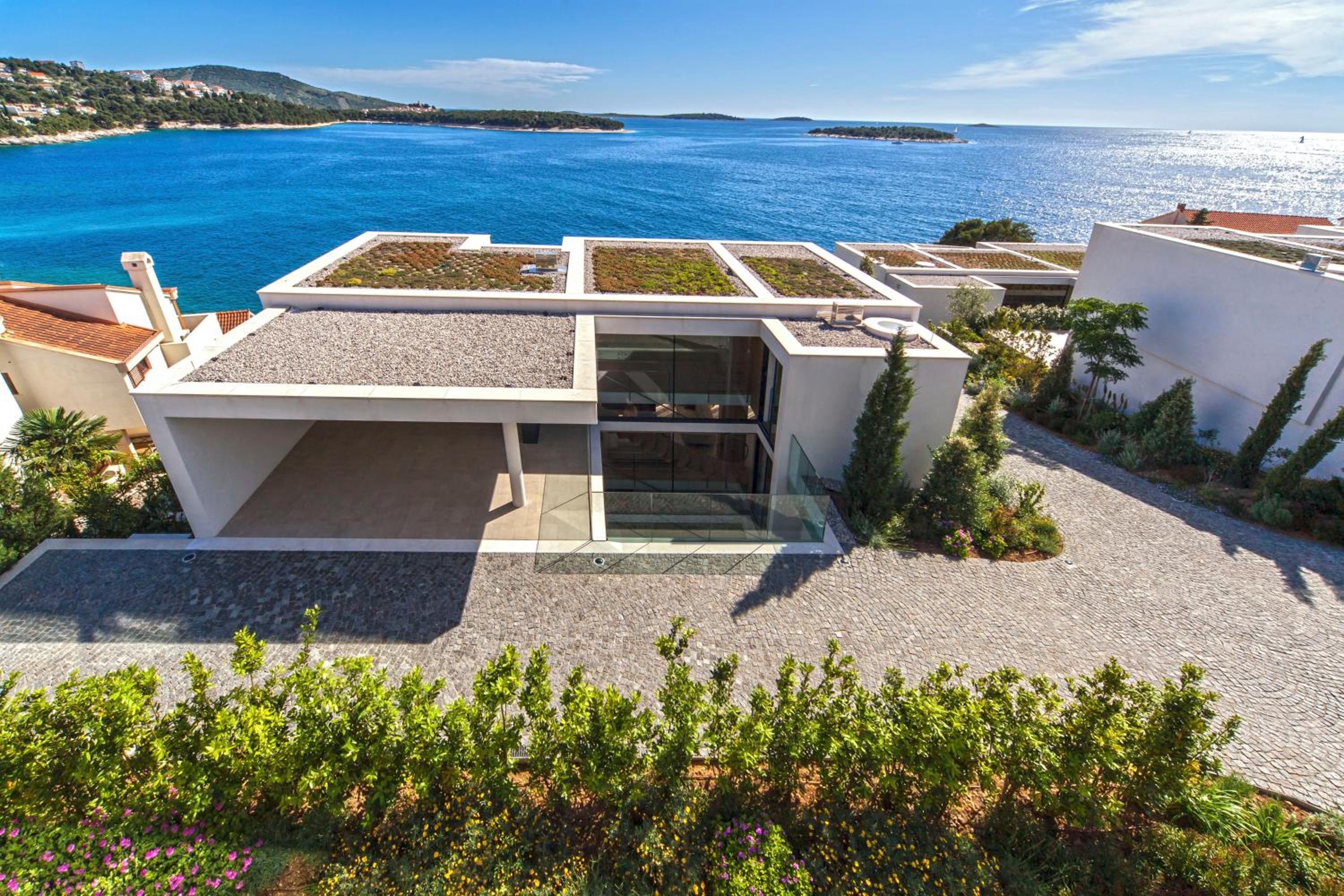 Golden Rays Luxury Villas & Apartments