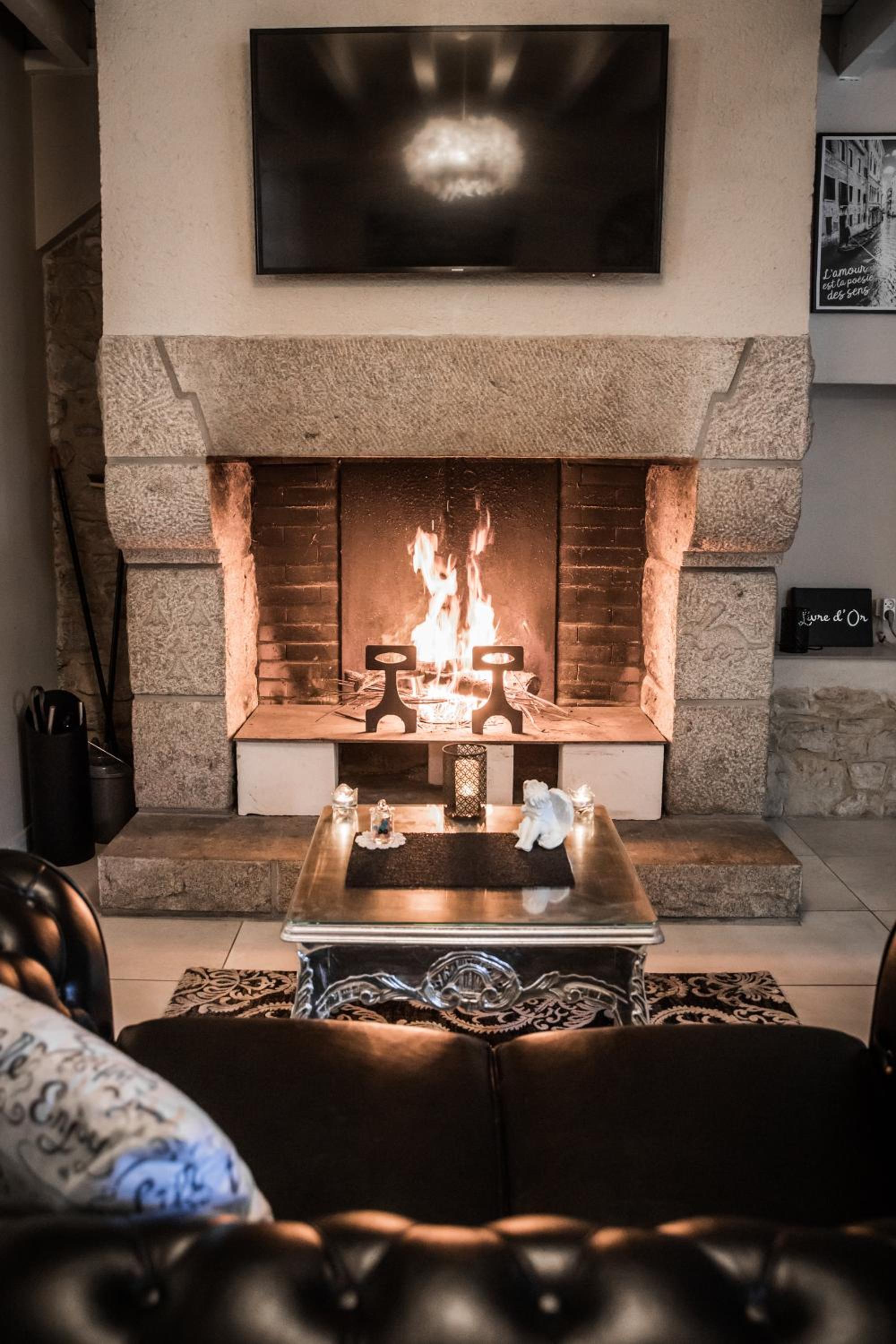 Au domaine des anges, 3 gîtes luxueux avec Jacuzzi privatif, sauna, mini-piscine, piscine extérieure chauffée en saison, photo 6