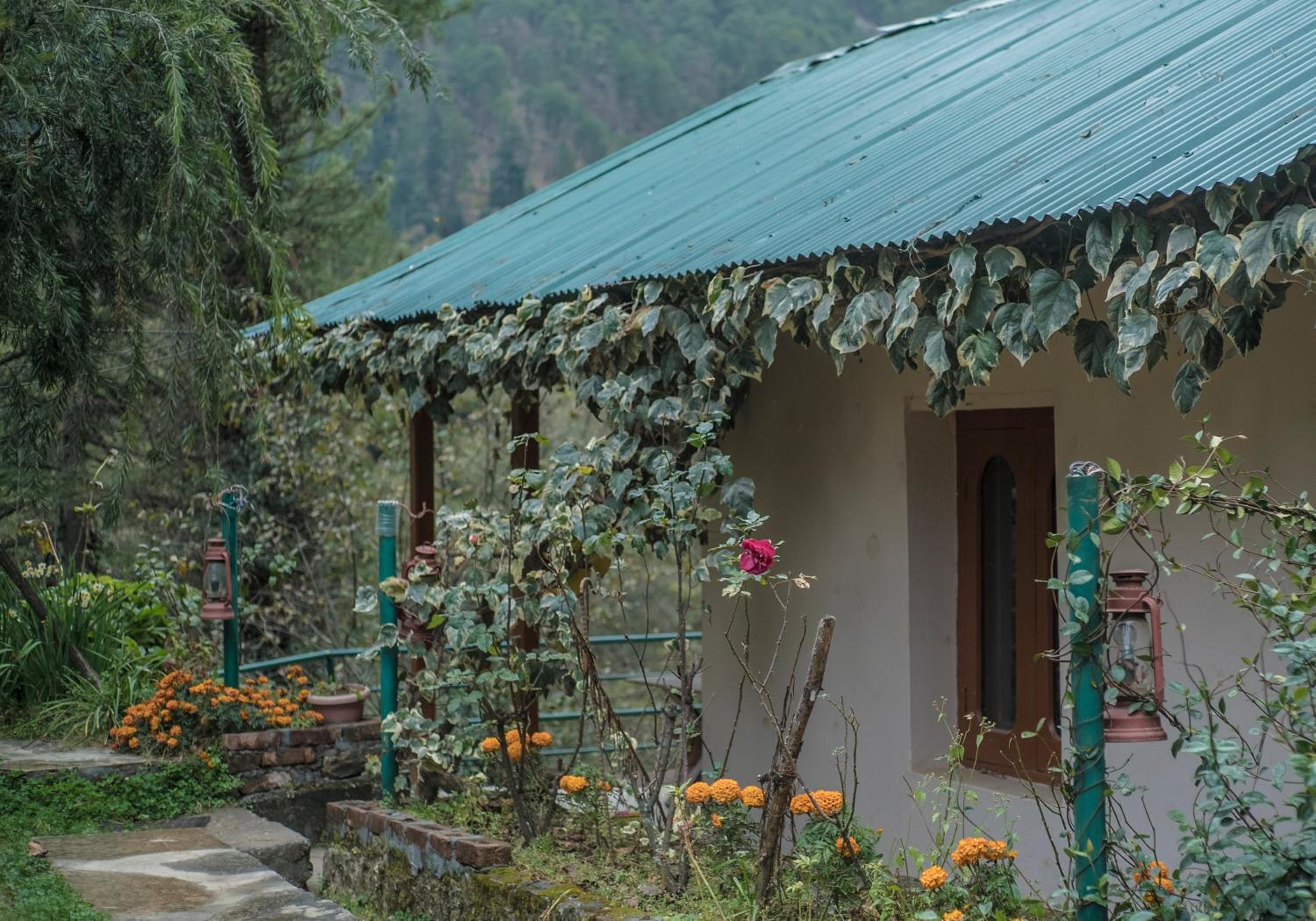 Parvati Kuteer riverside resort