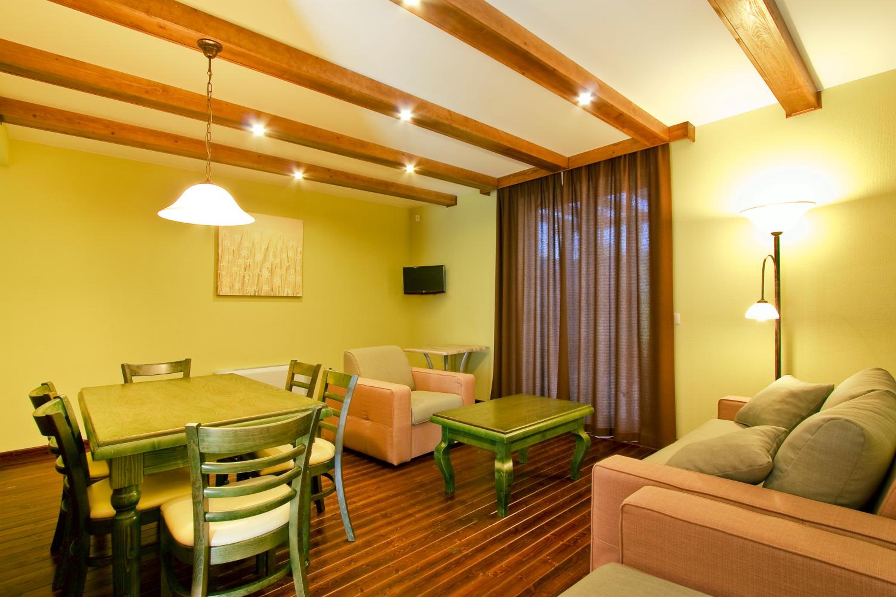 Tó apartmanházak