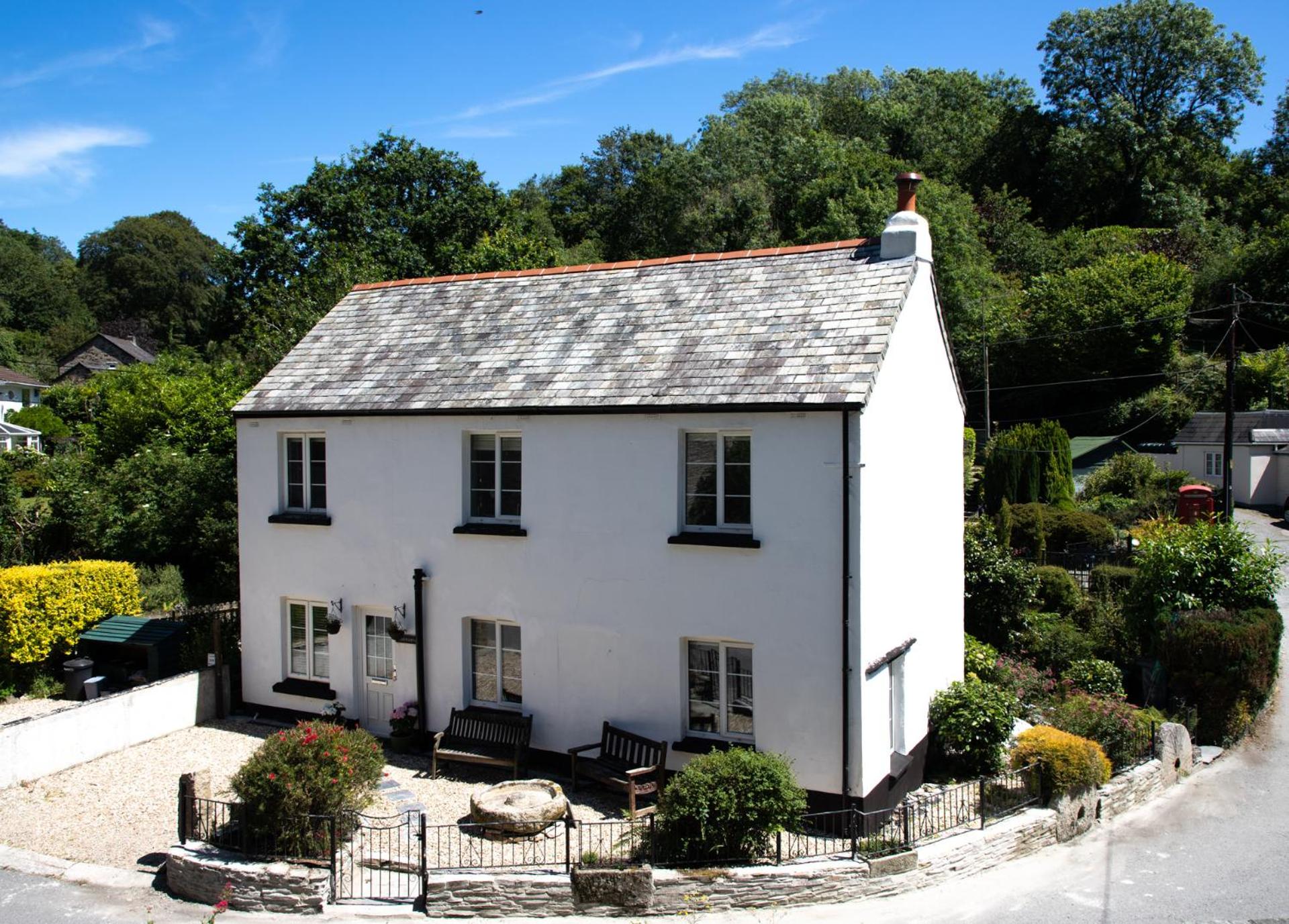 Briardene Cottage - A Superb Bijou Retreat with Jacuzzi near an Excellent Village Pub view 4