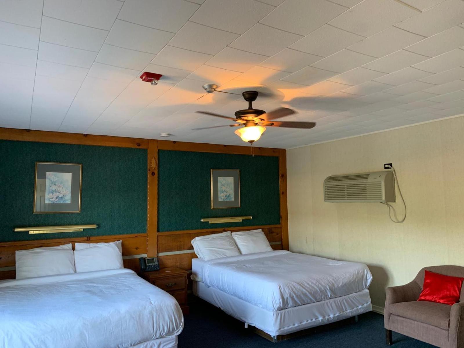 Algonquin Lakeside Inn