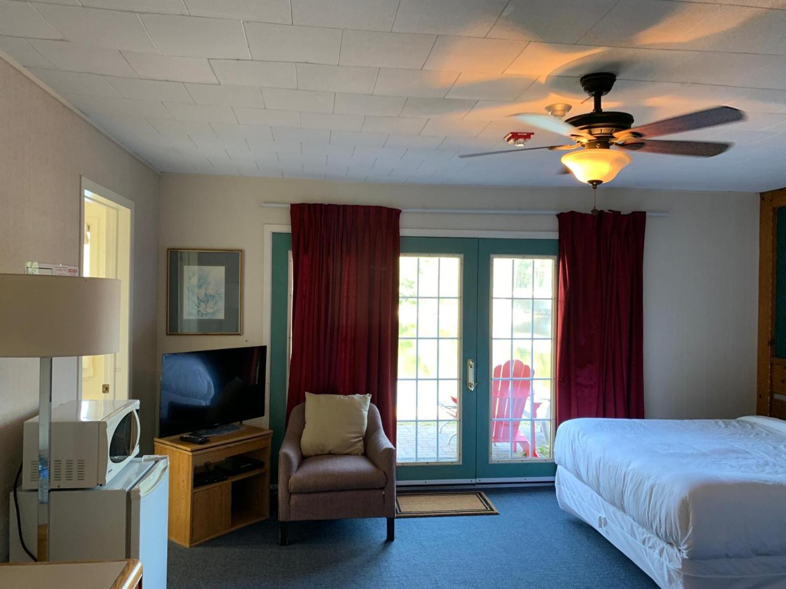Algonquin Lakeside Inn